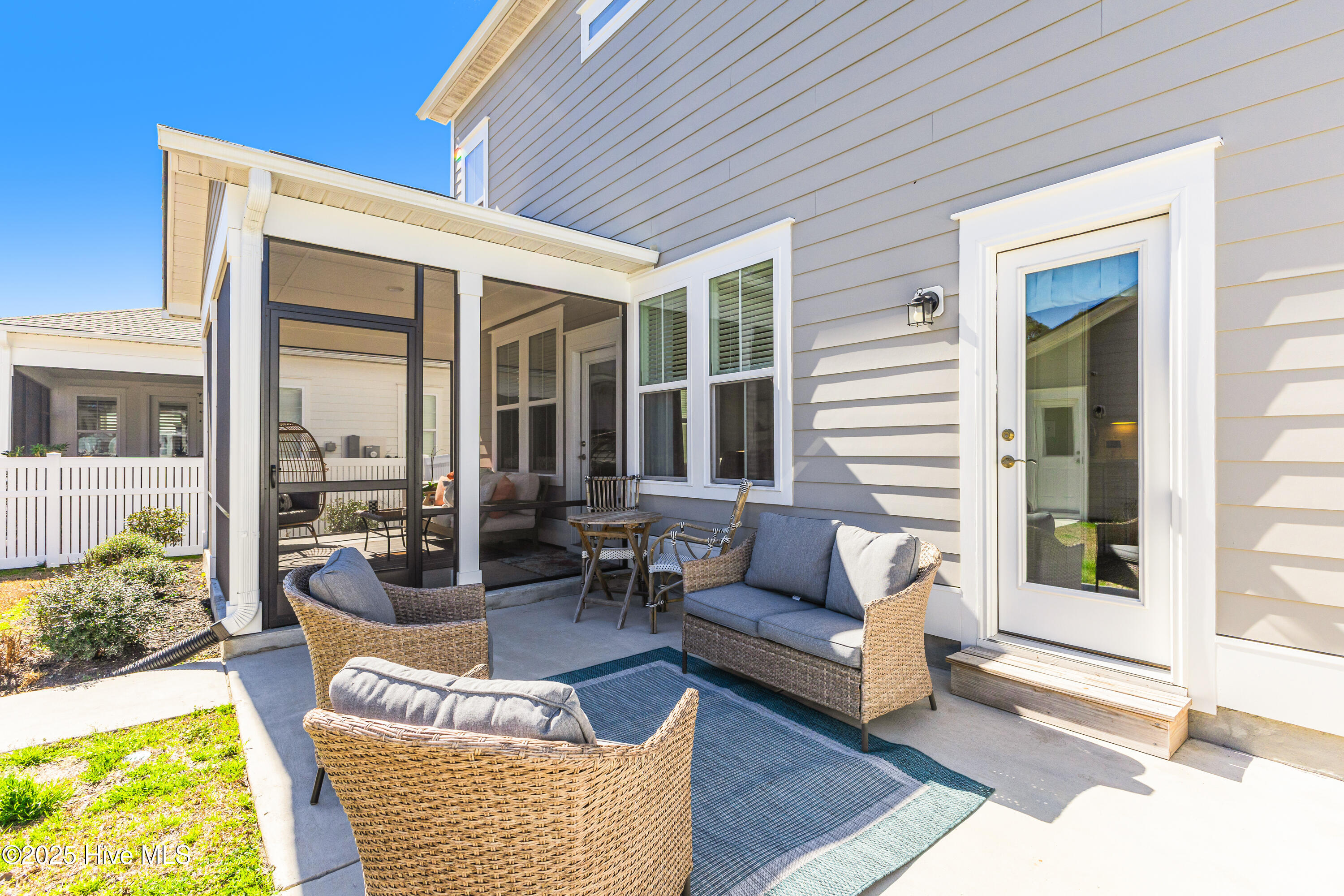 100489867 | Photo 36