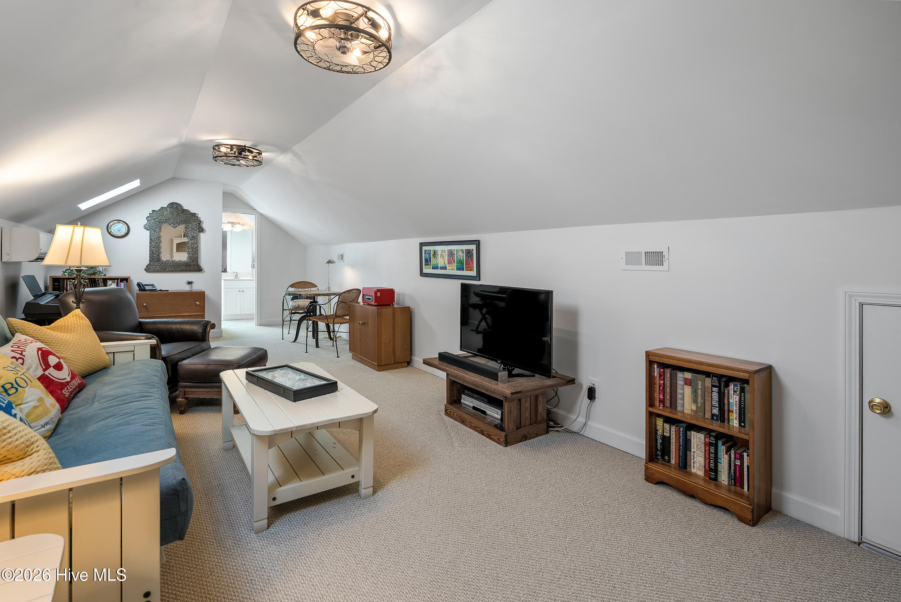 100559044 | Photo 37