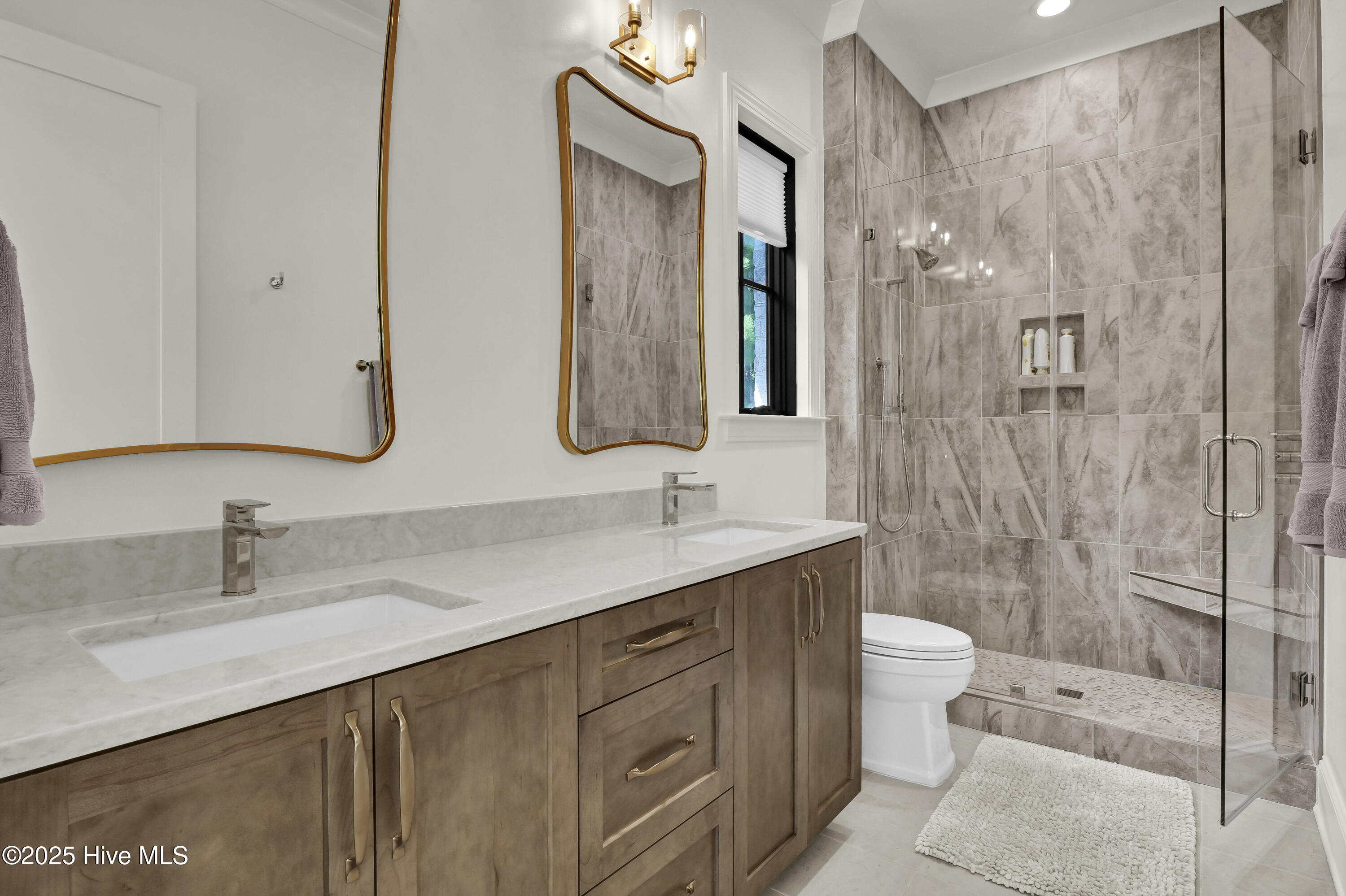 100532496 | Photo 42