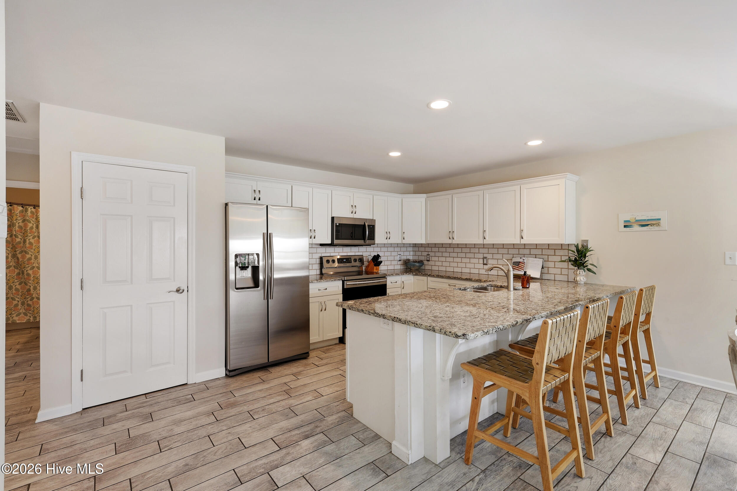 100561472 | Photo 17