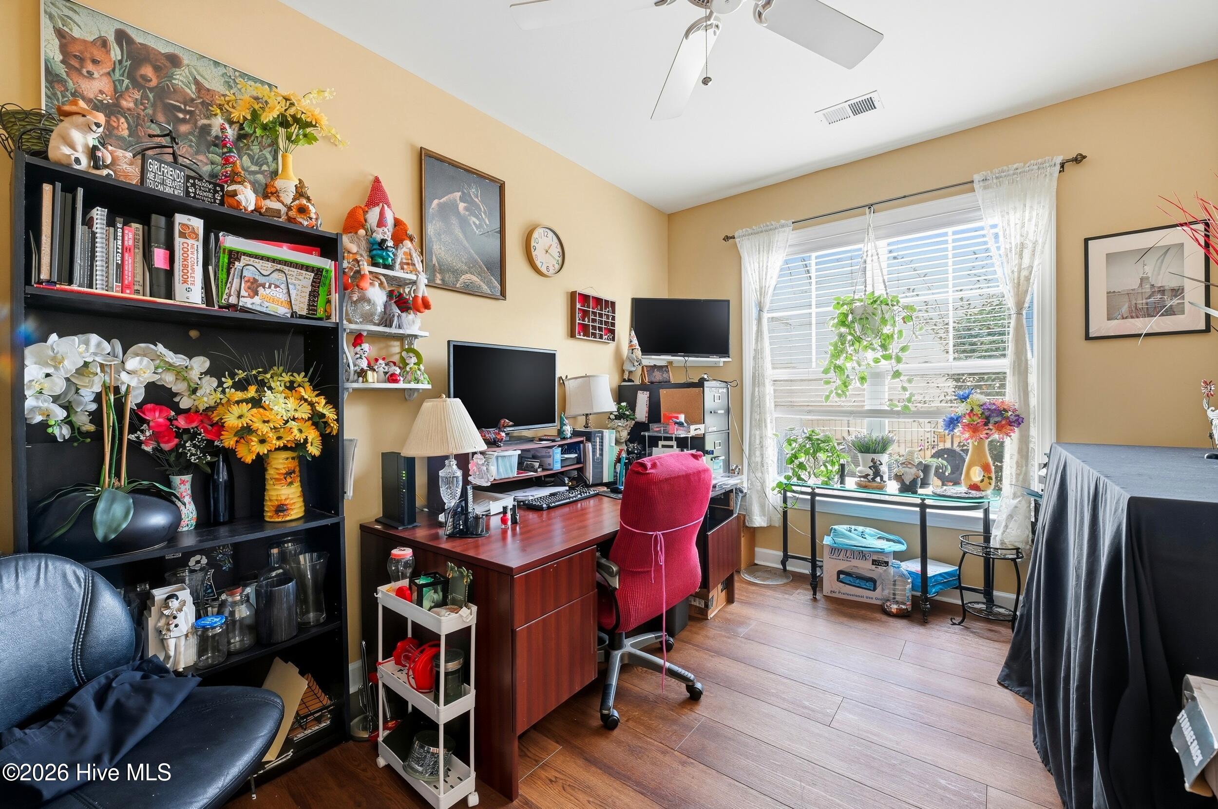 100553802 | Photo 35