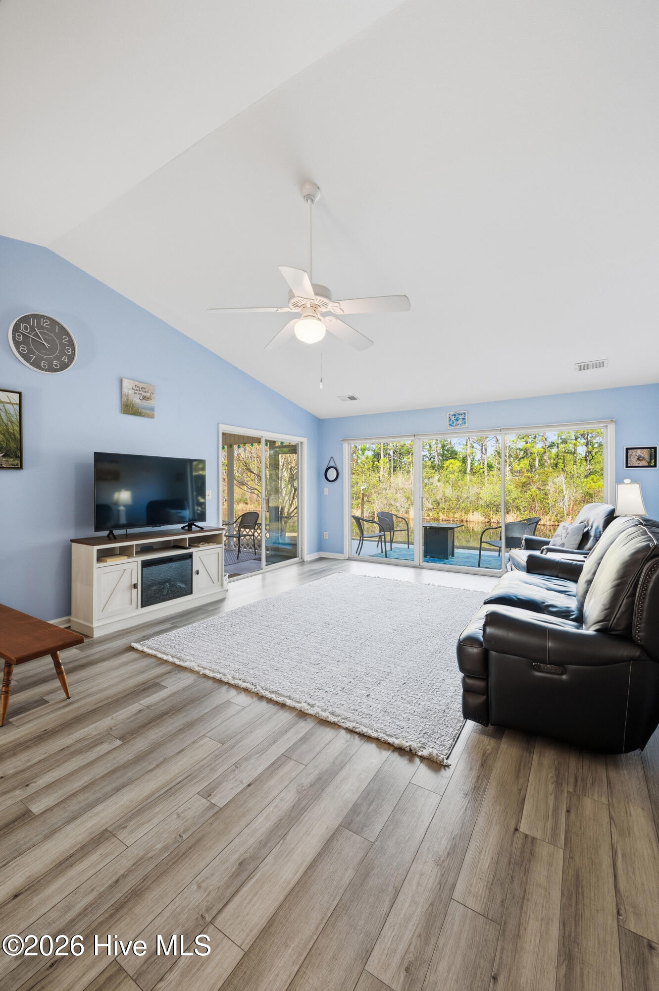 100548678 | Photo 14