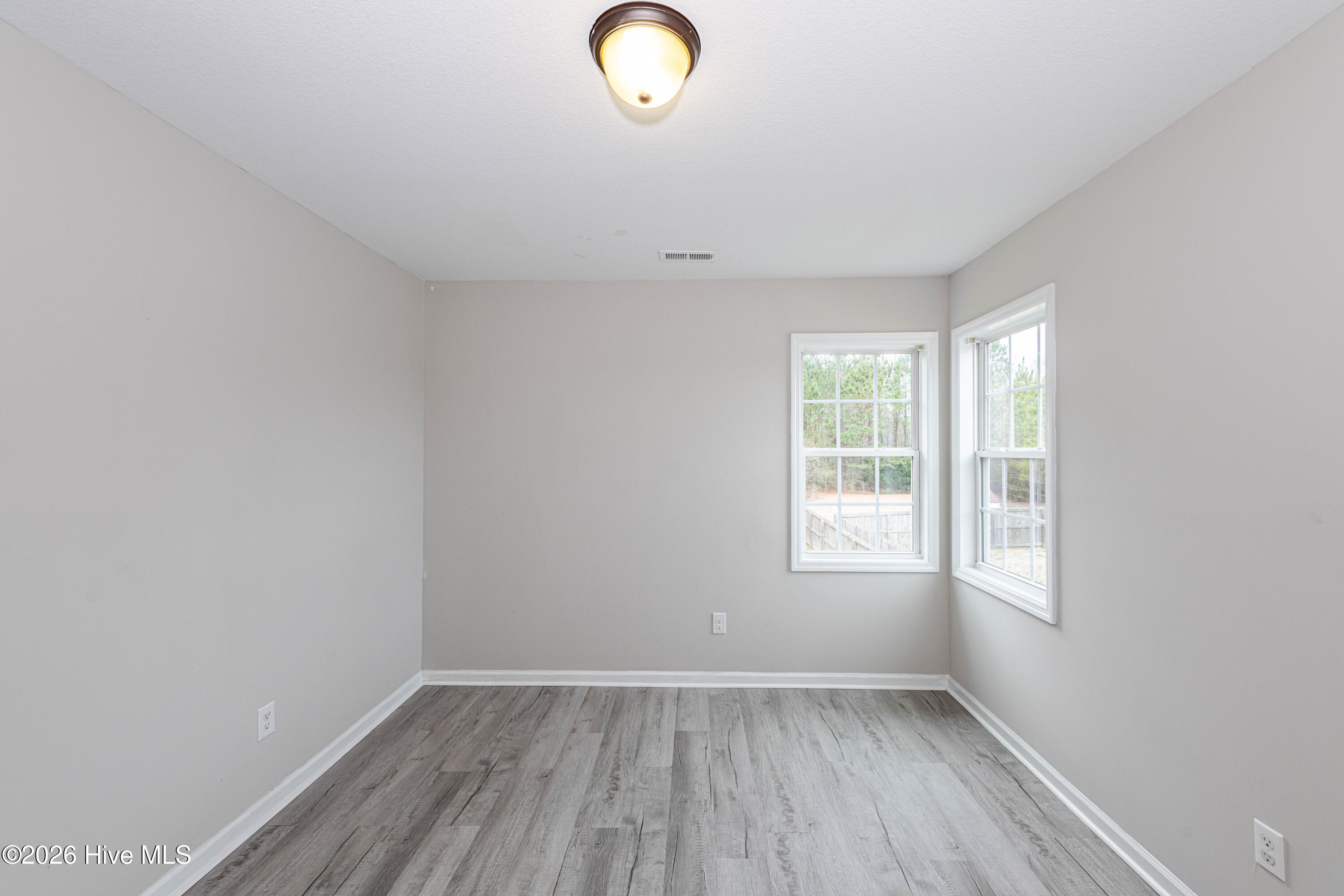 100557262 | Photo 35