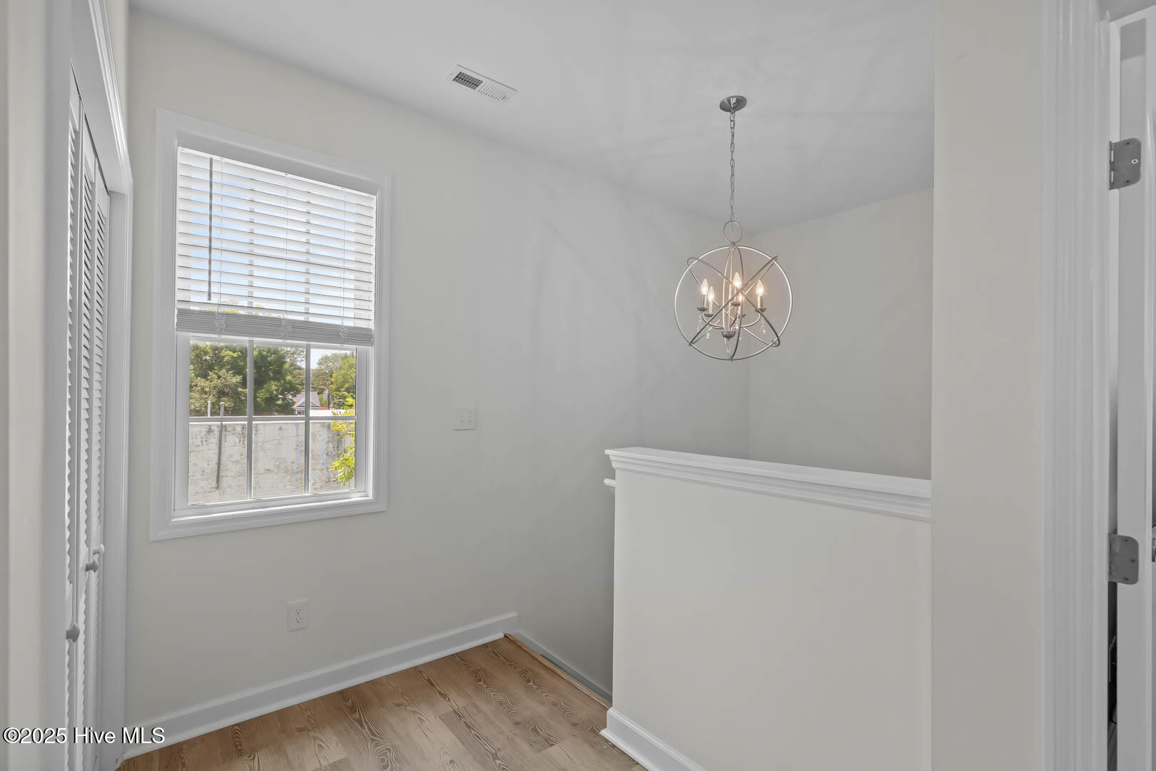 100516062 | Photo 35