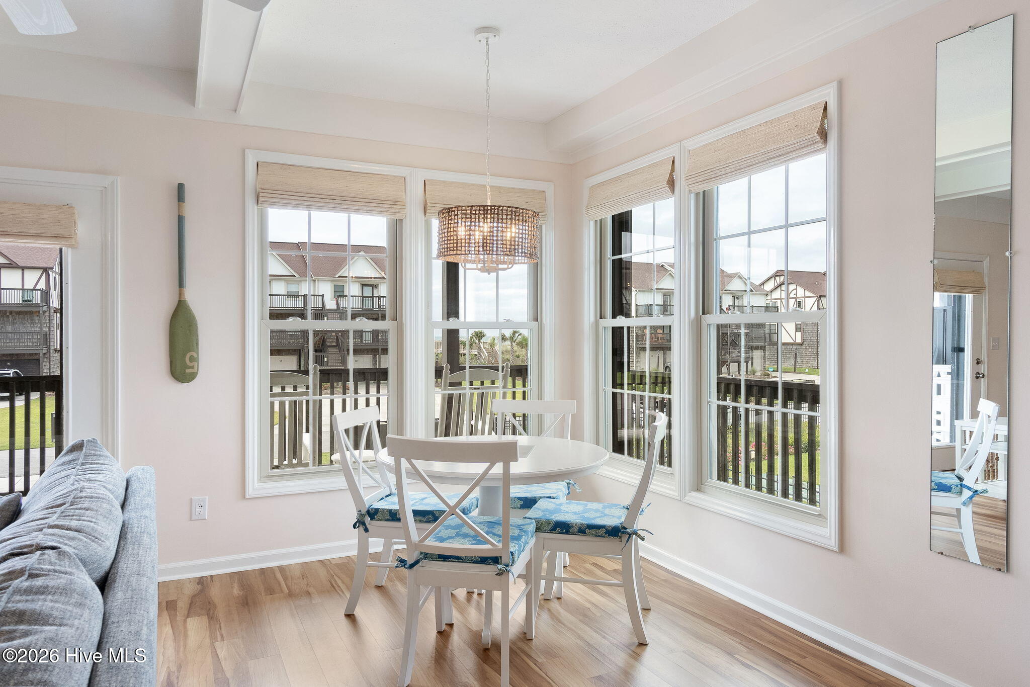 100548451 | Photo 11