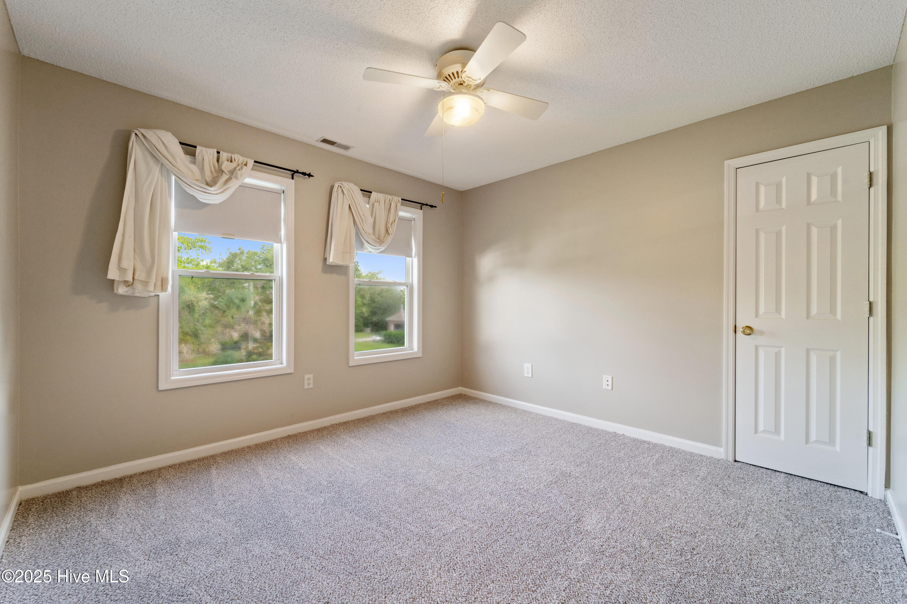 100559136 | Photo 16