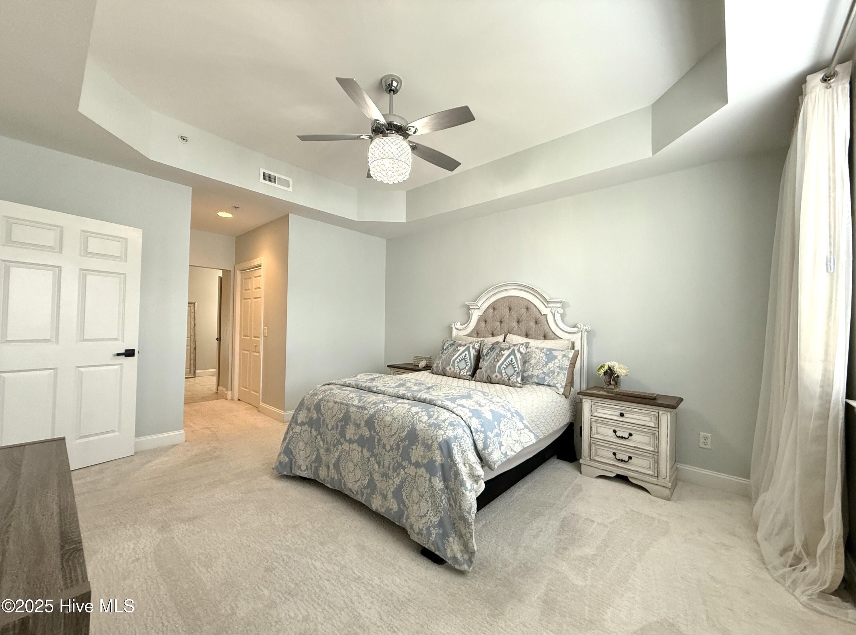 100542840 | Photo 24