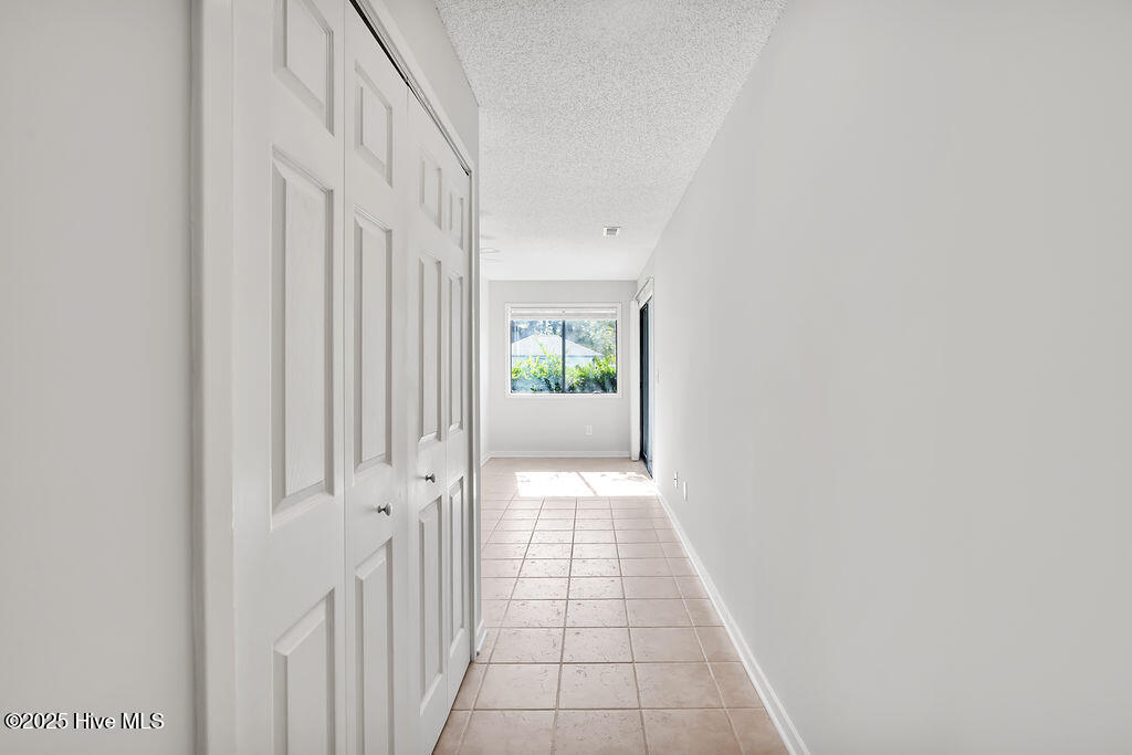 100540230 | Photo 17