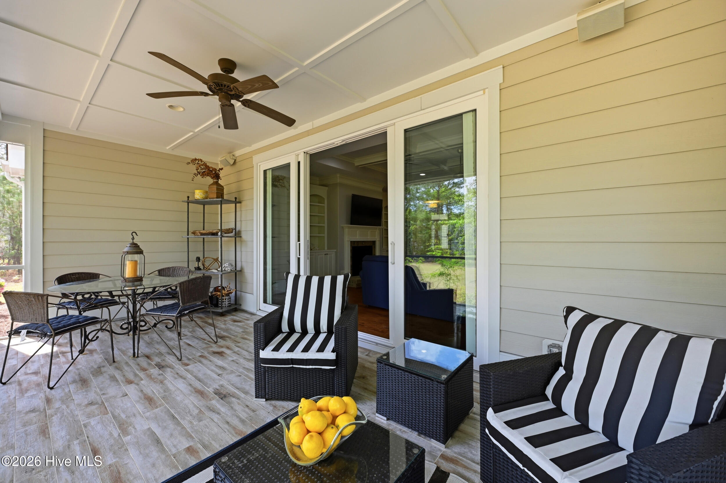 100567855 | Photo 49