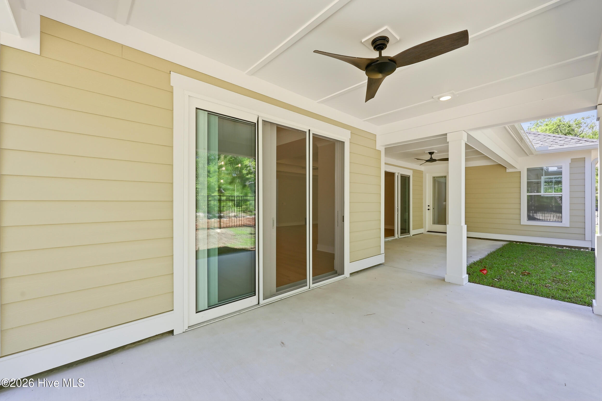 100551665 | Photo 35