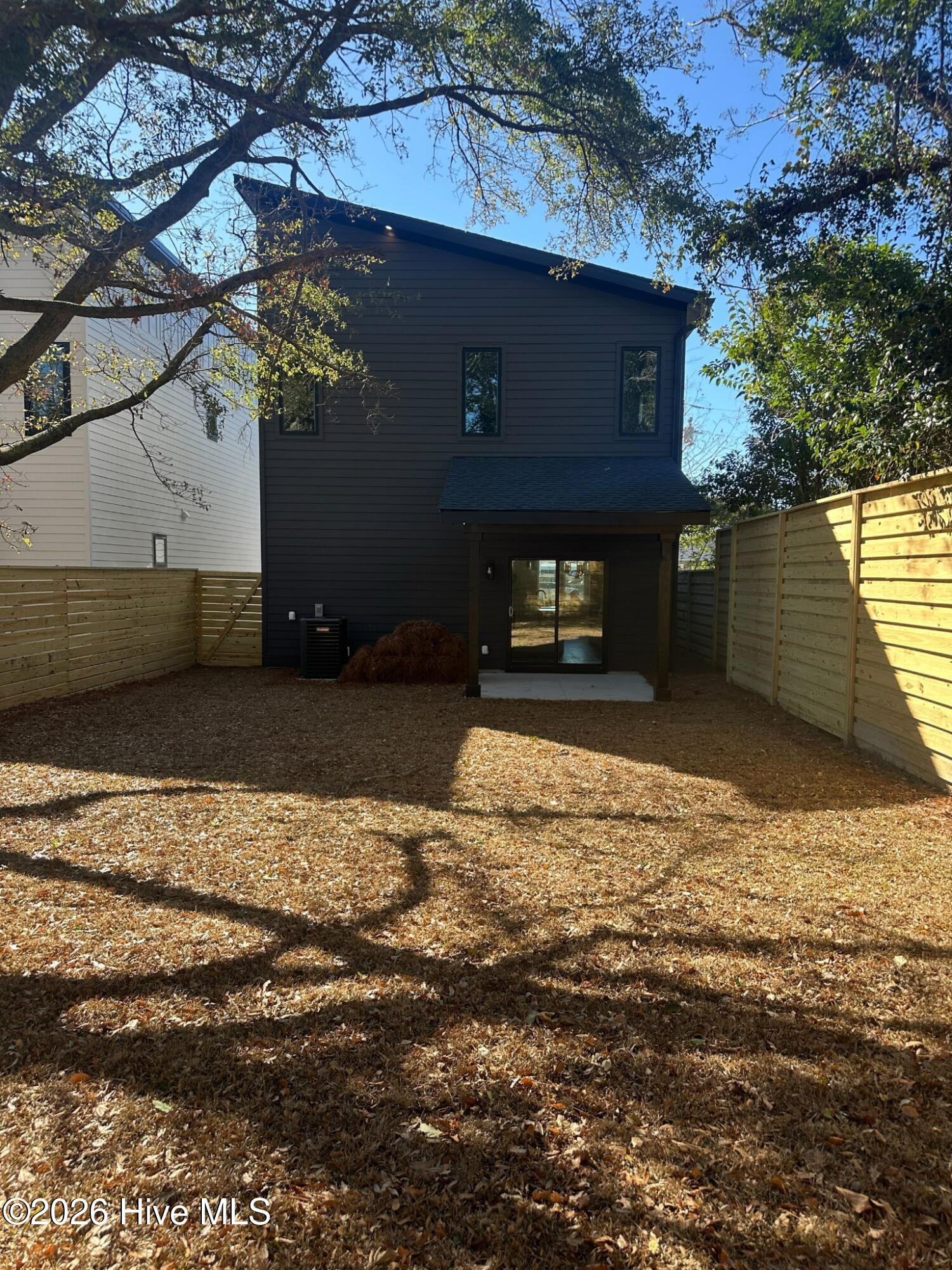 100546995 | Photo 36