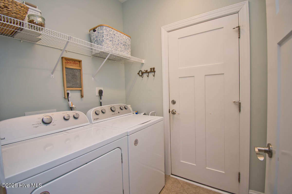 100562349 | Photo 28