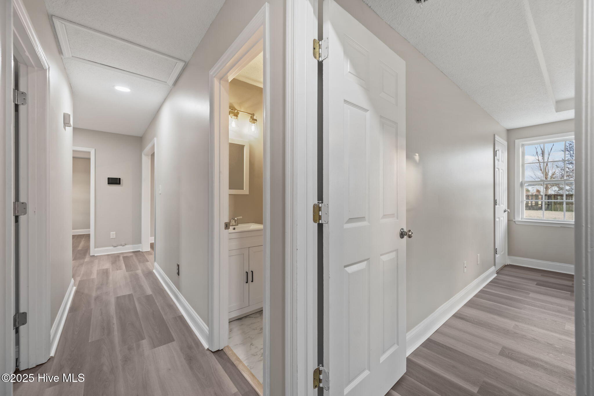 100547097 | Photo 14