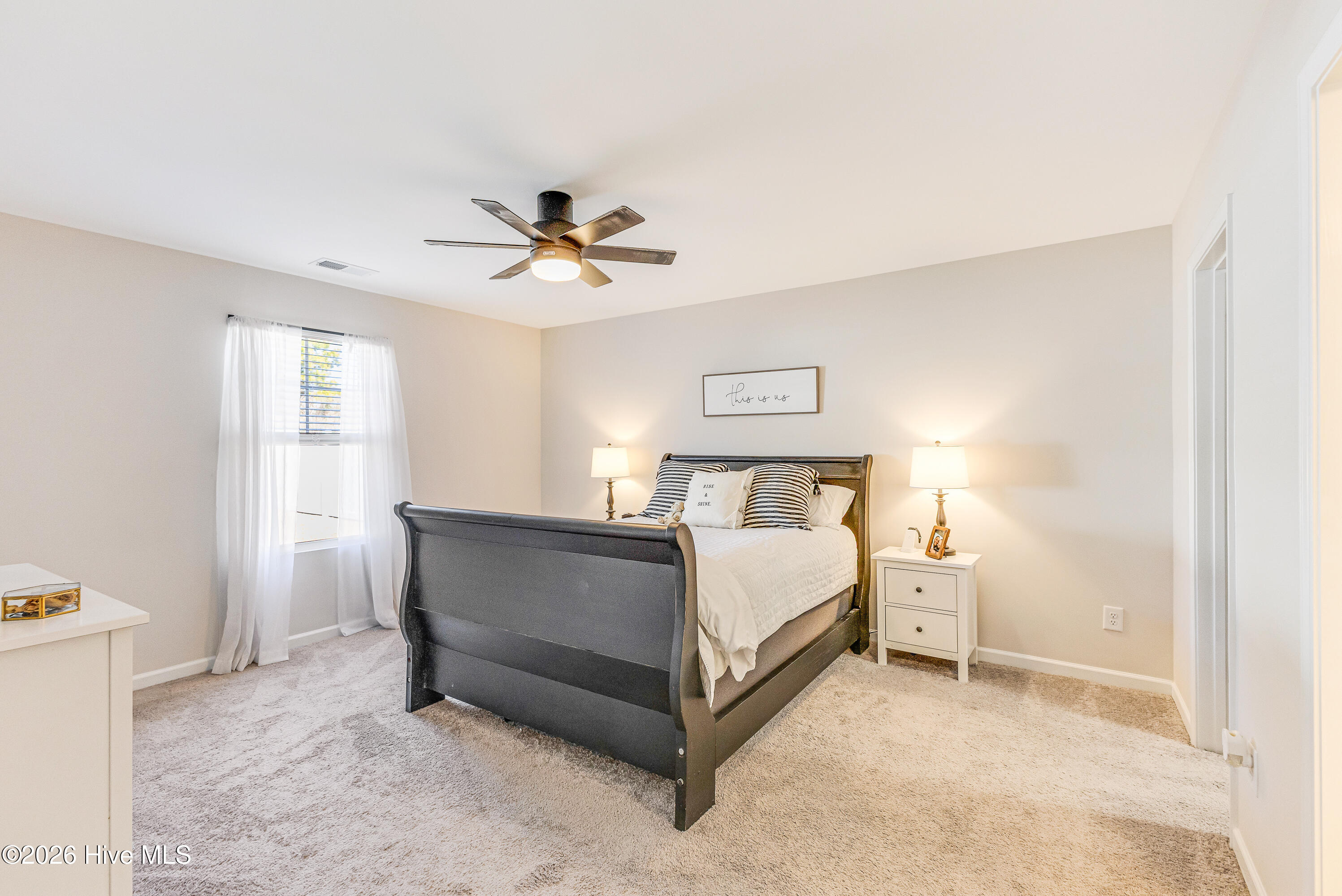 100553713 | Photo 26