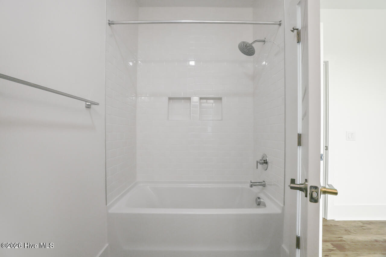 100544429 | Photo 33