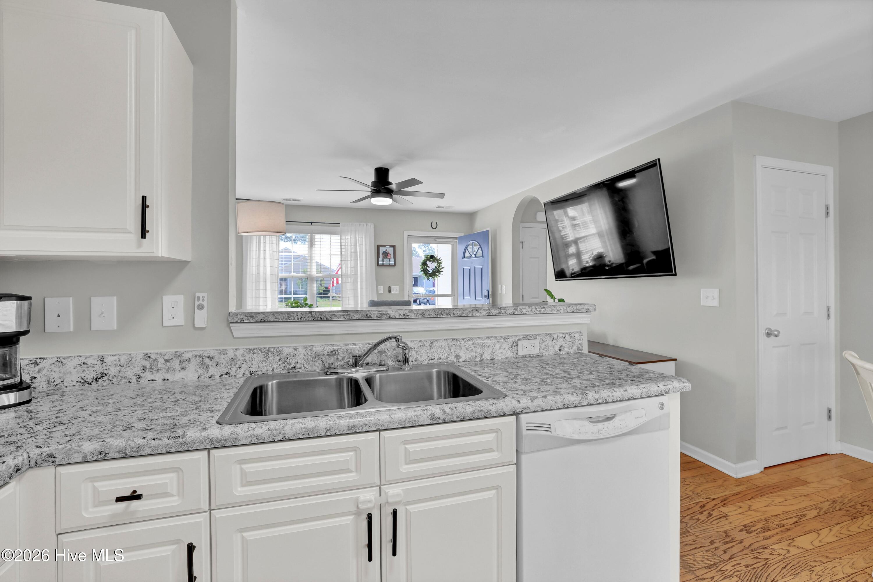 100561513 | Photo 10