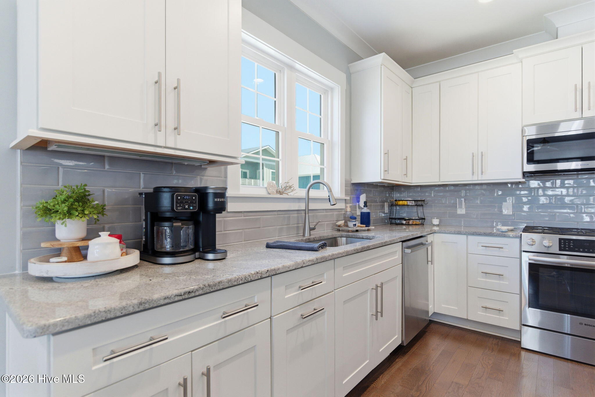 100570056 | Photo 10