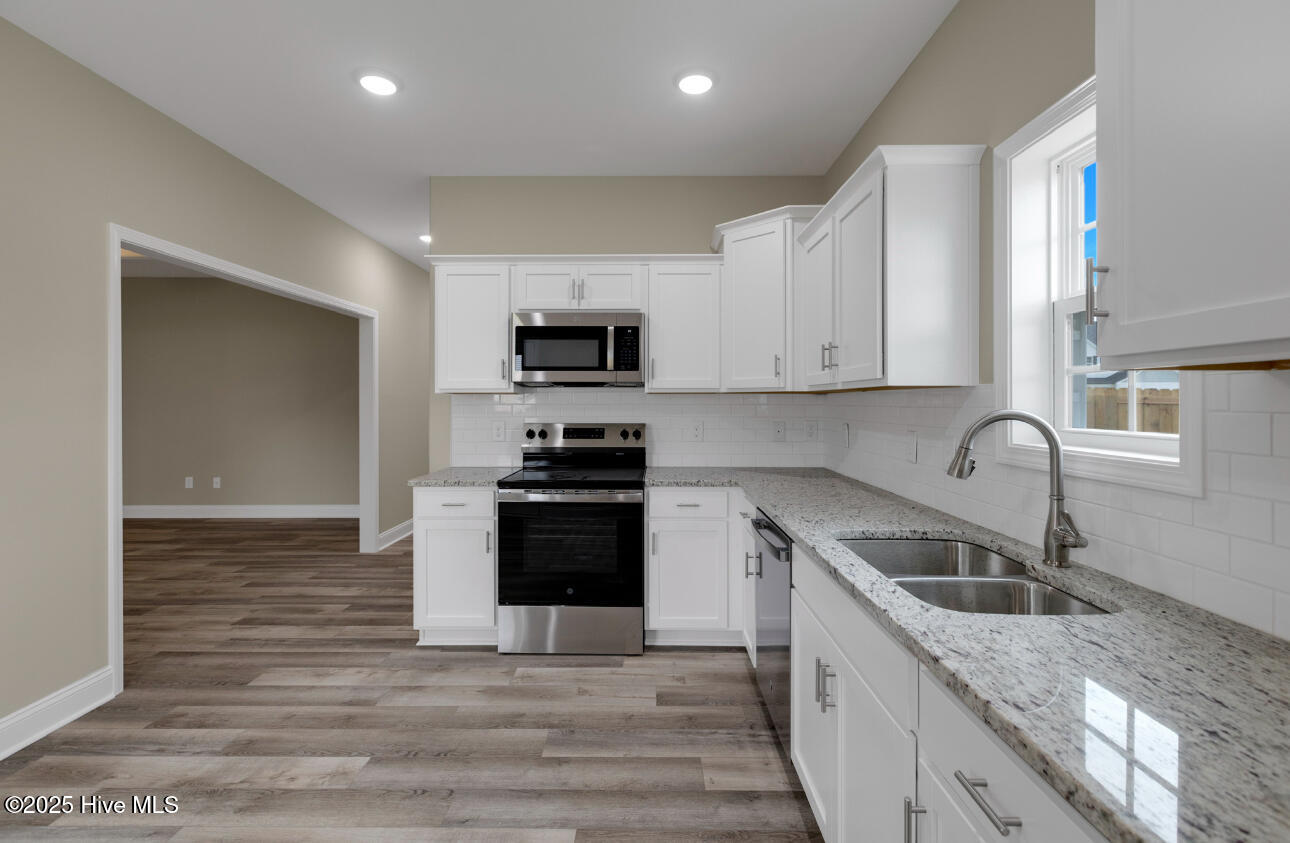 100483735 | Photo 14