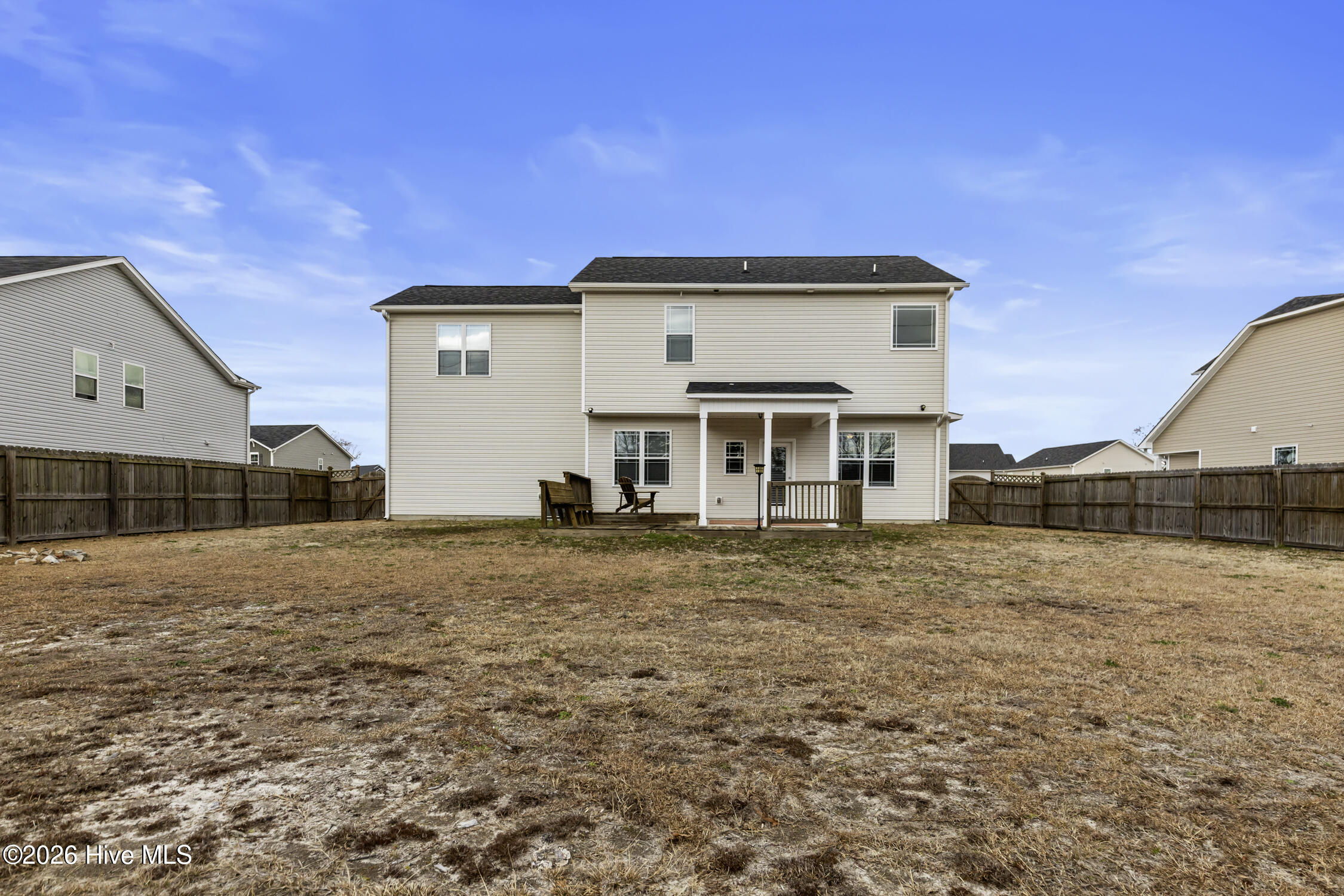 100548143 | Photo 38