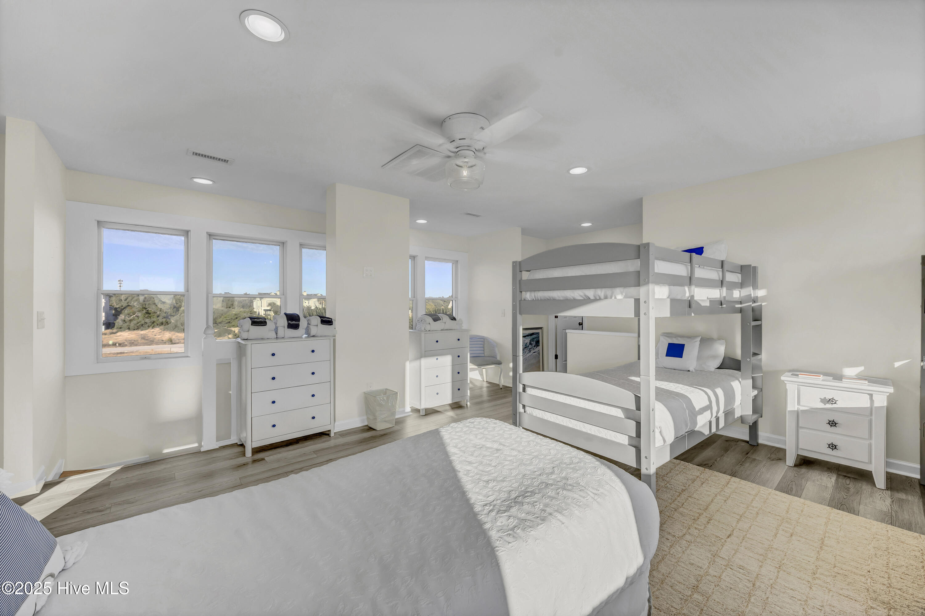 100546577 | Photo 28