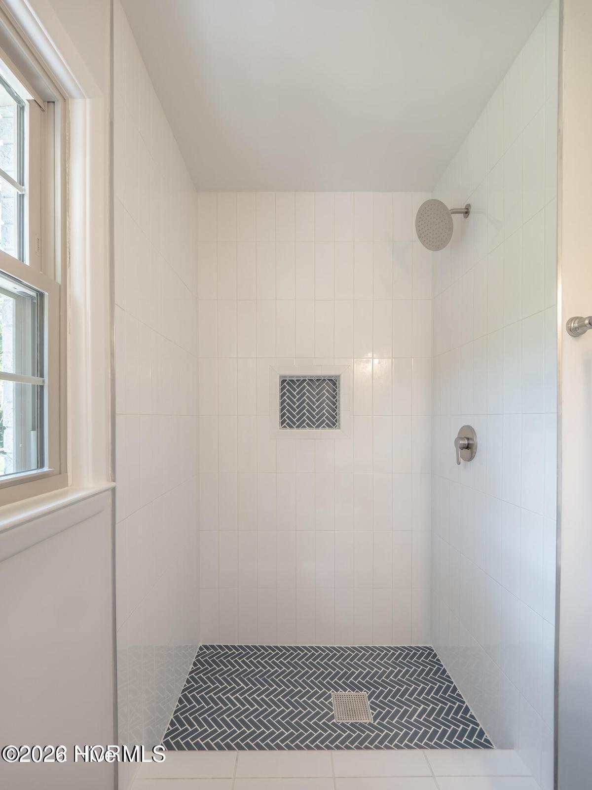 100562662 | Photo 14