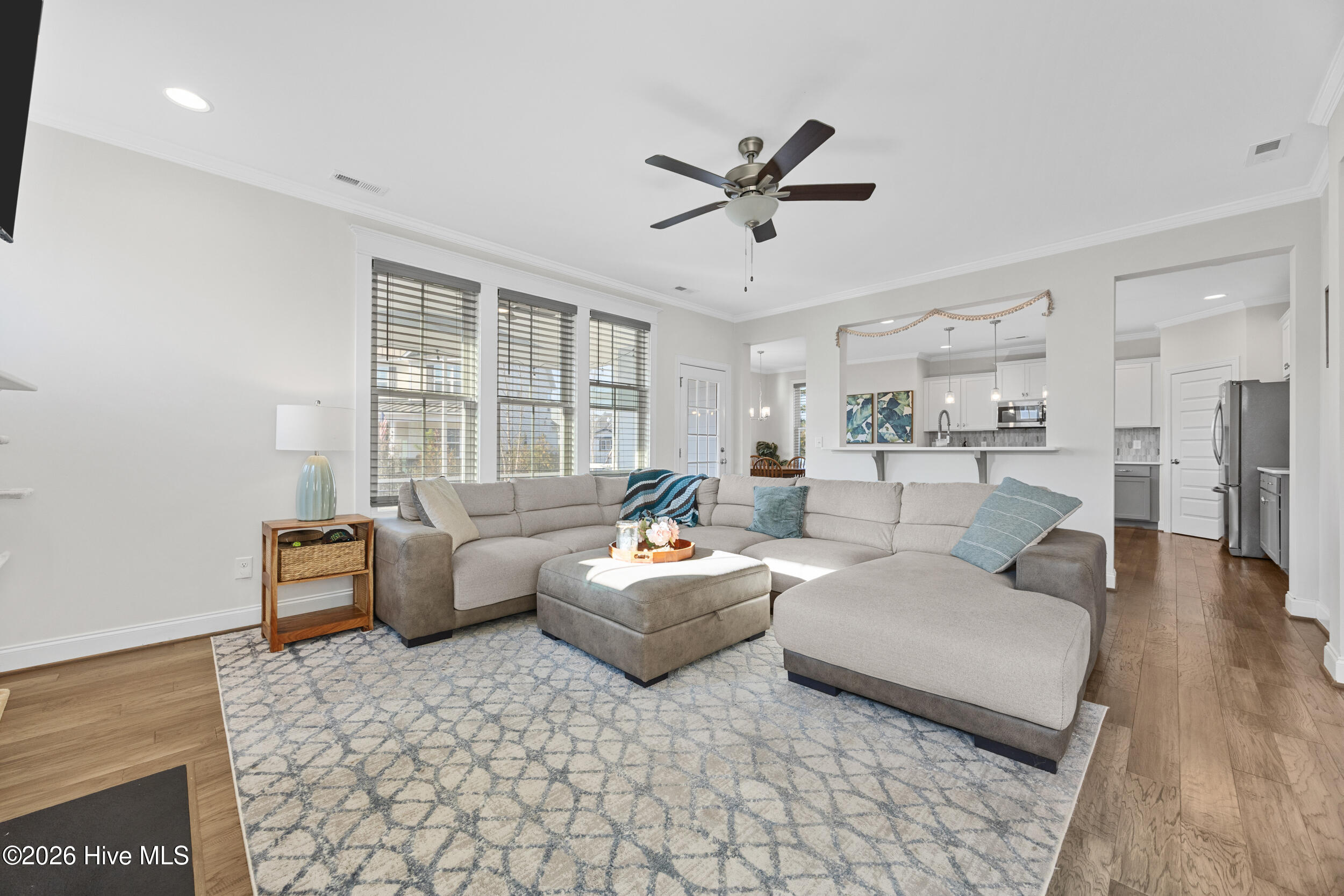 100560002 | Photo 11