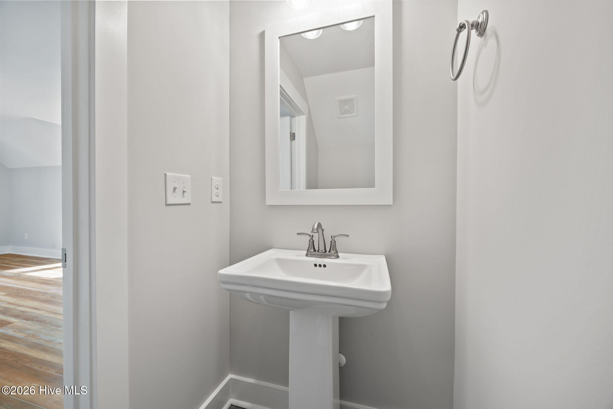 100568104 | Photo 42