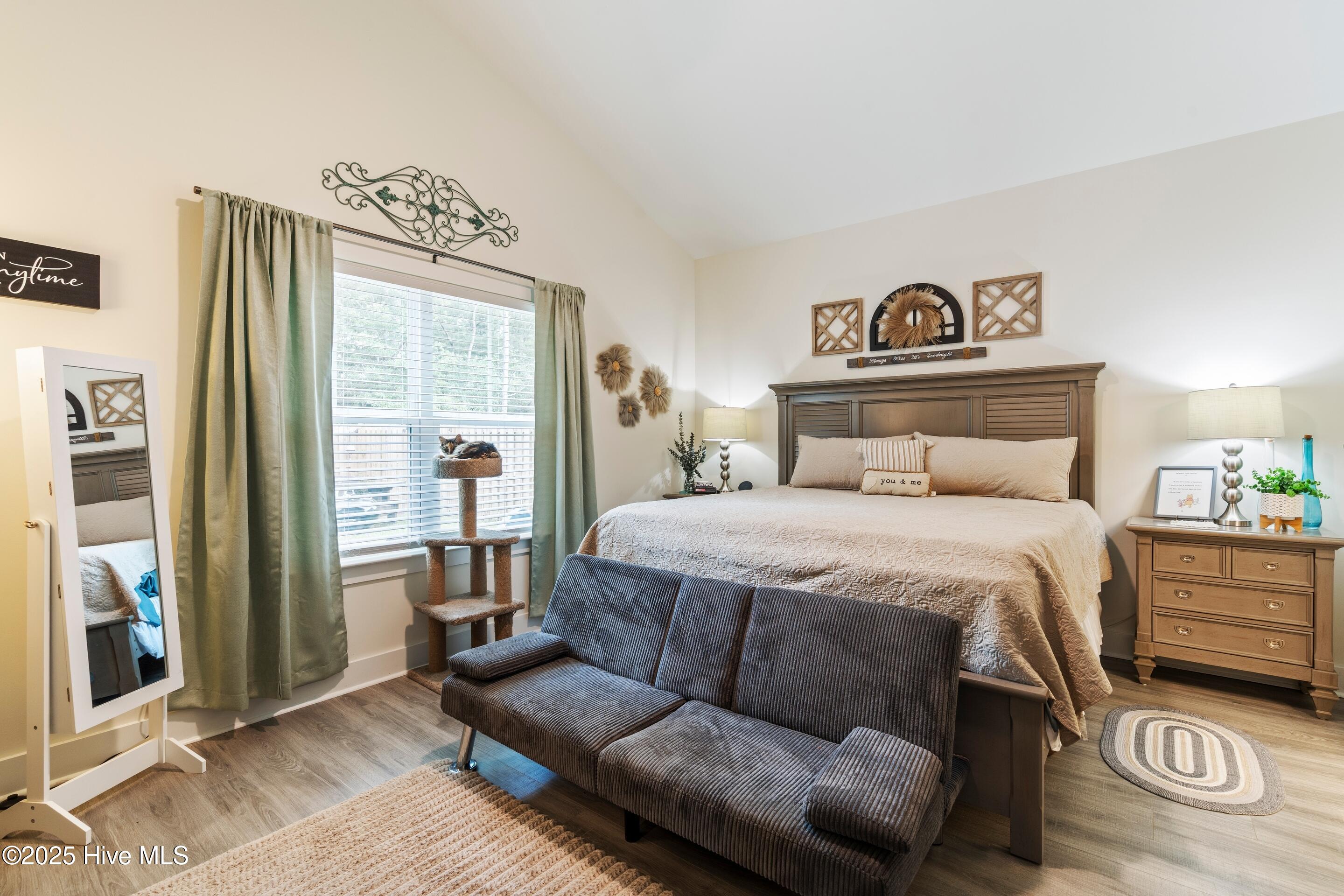 100525956 | Photo 32