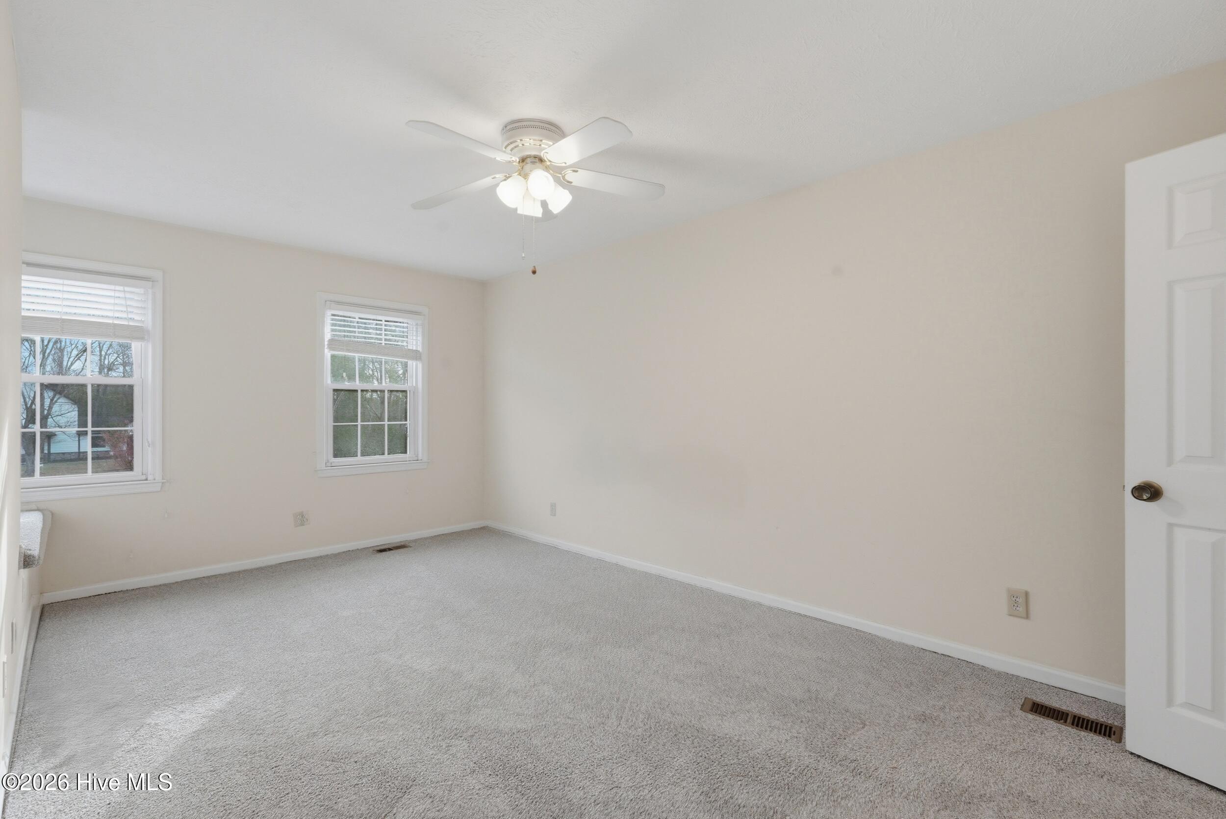 100559462 | Photo 24