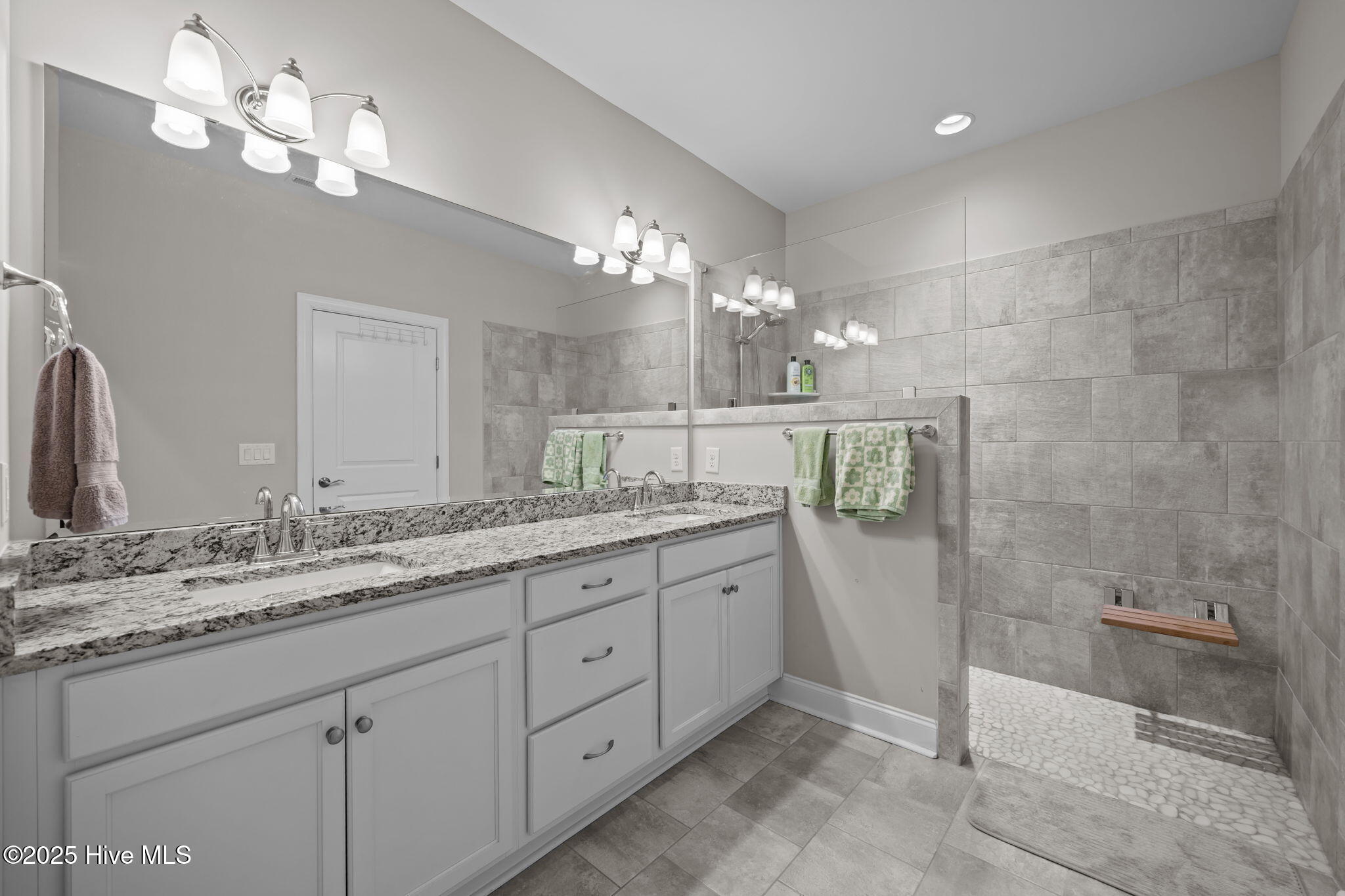 100536658 | Photo 32