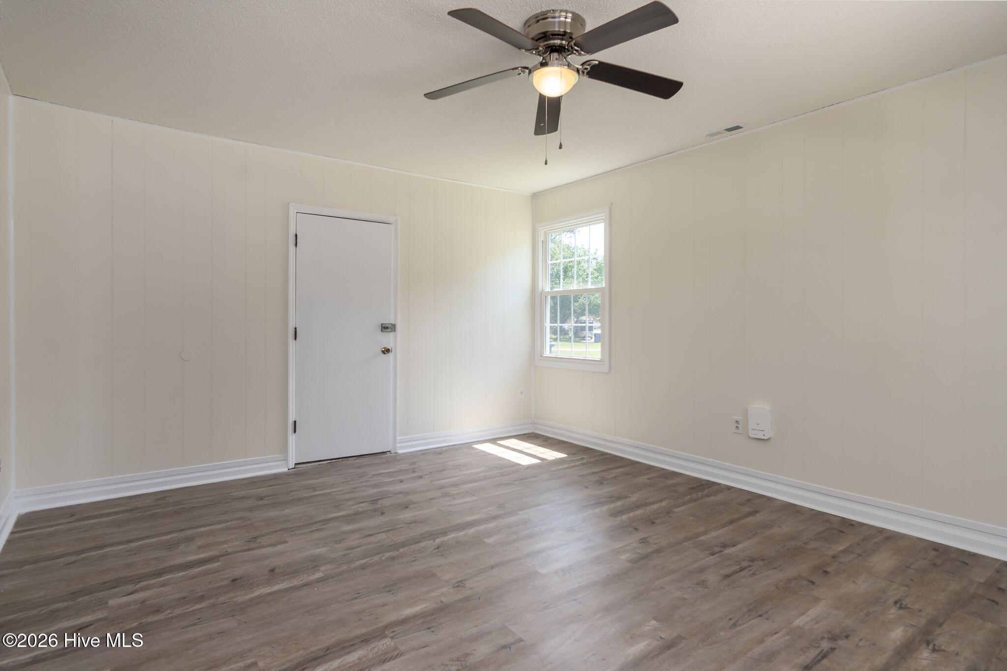 100568369 | Photo 25