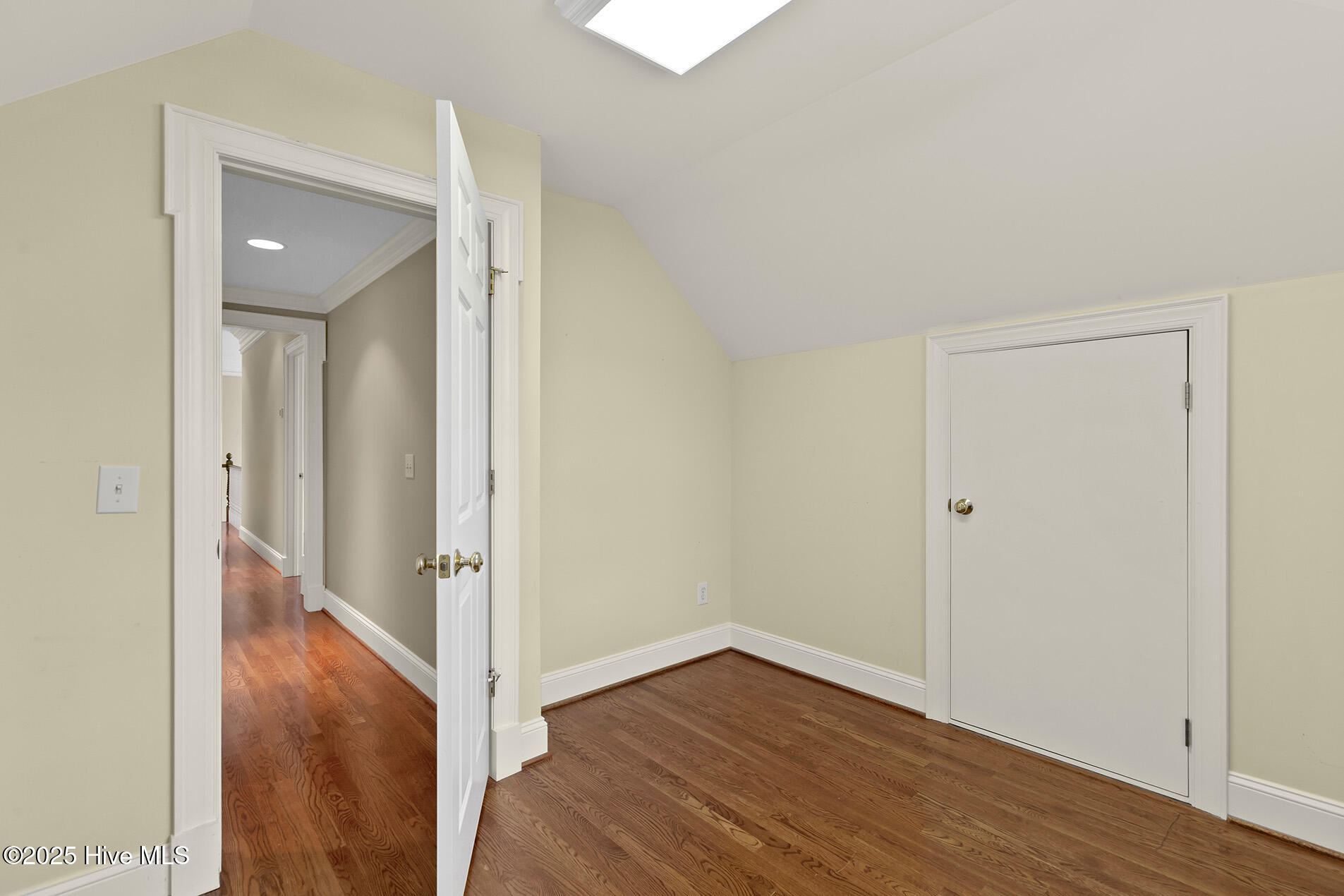 100545737 | Photo 65