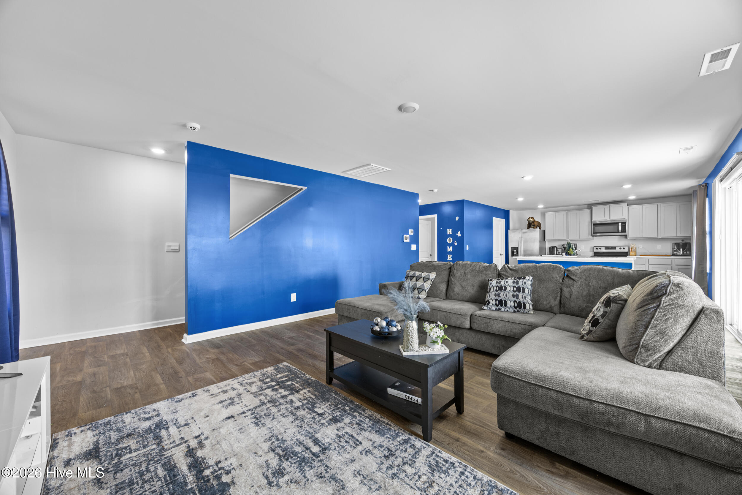 100558909 | Photo 15