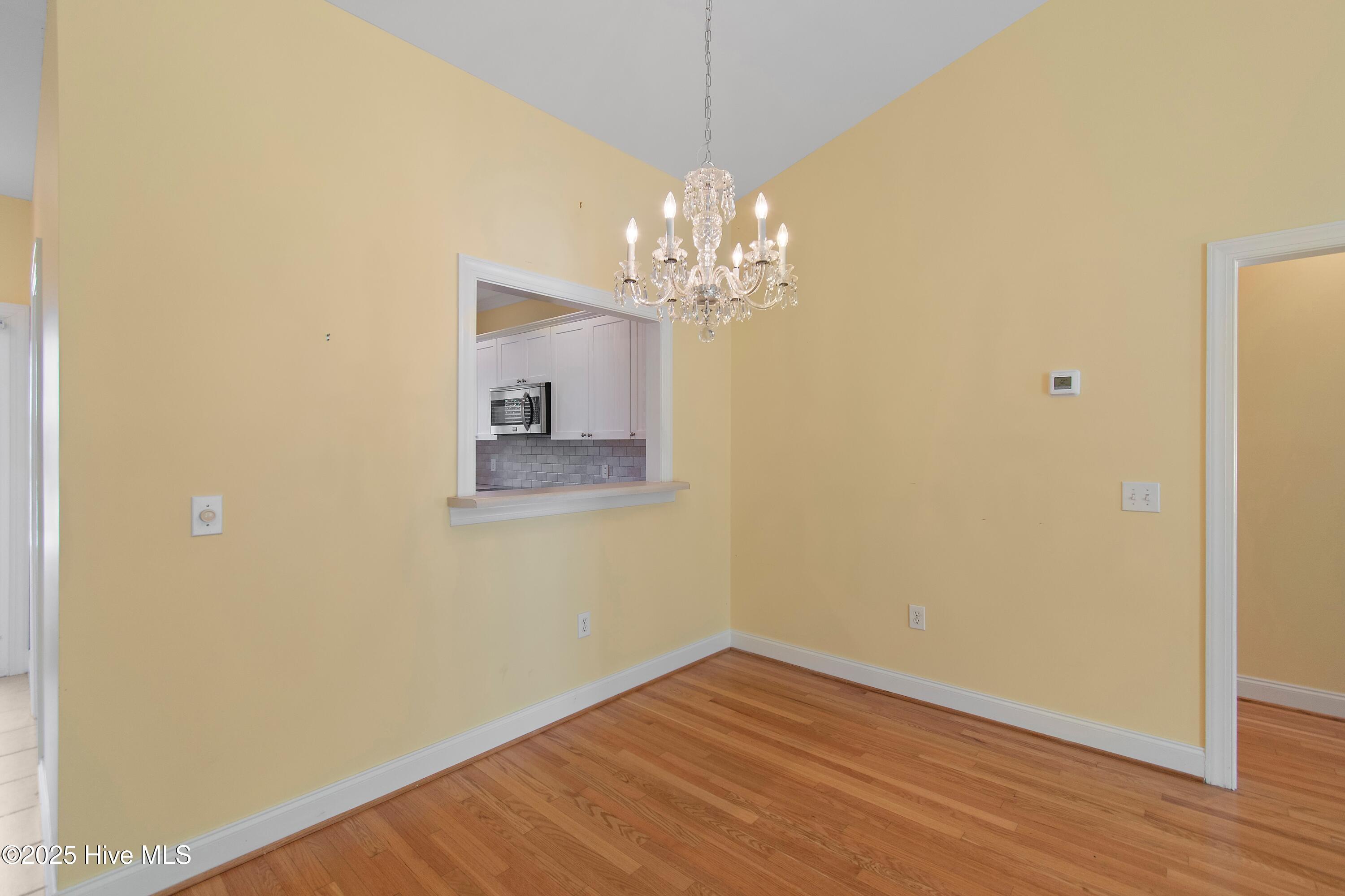 100546461 | Photo 11