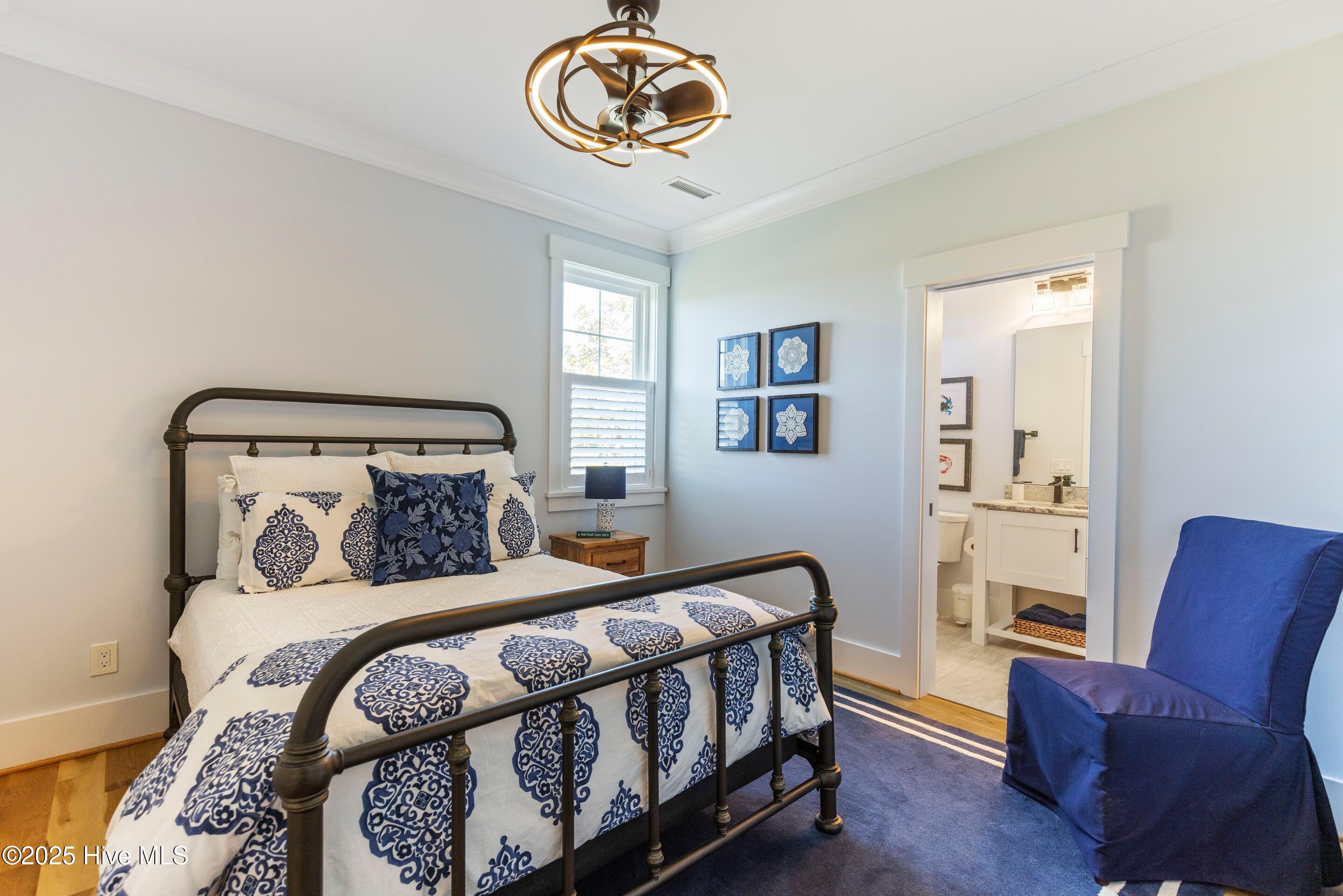 100540413 | Photo 37