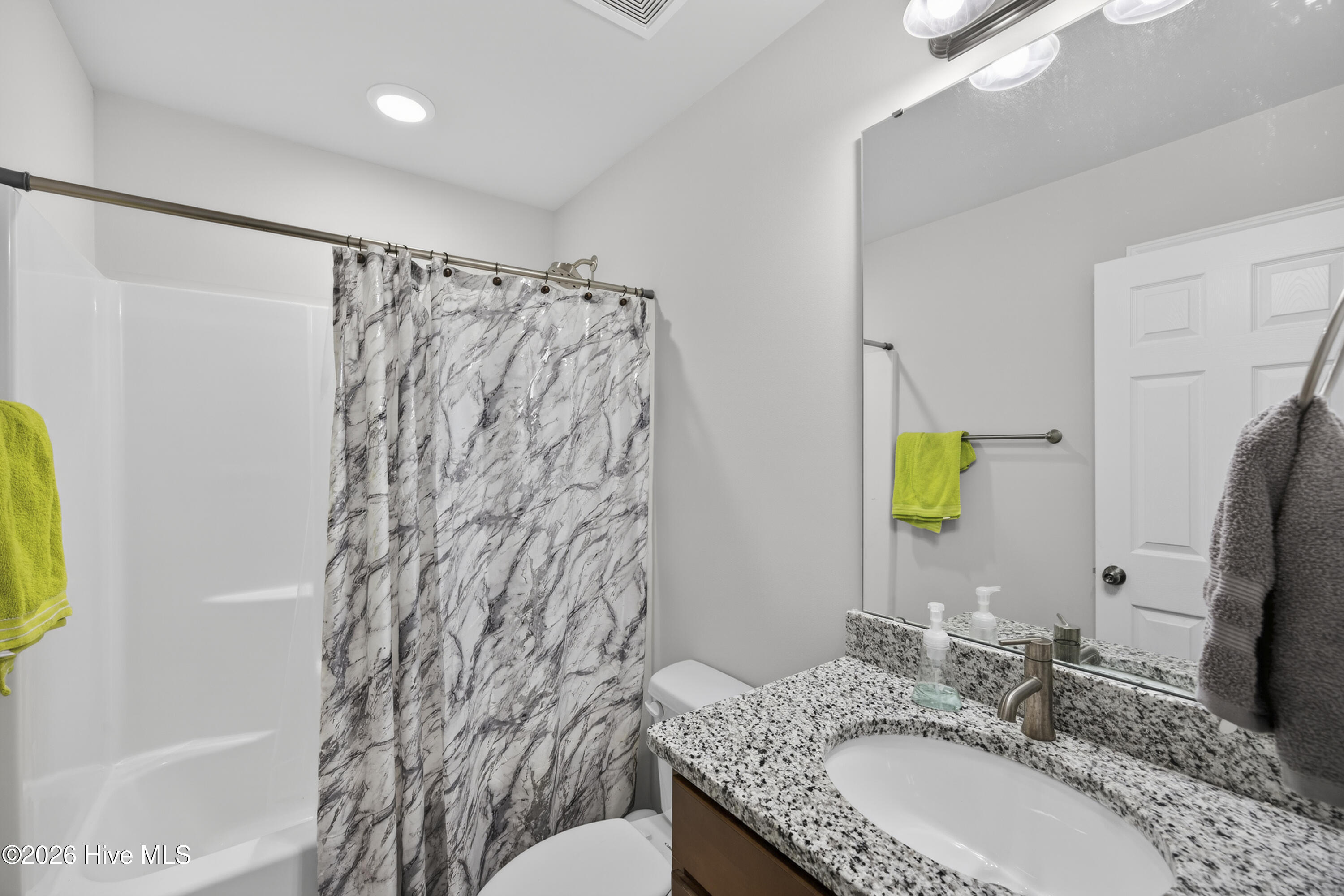 100548706 | Photo 45