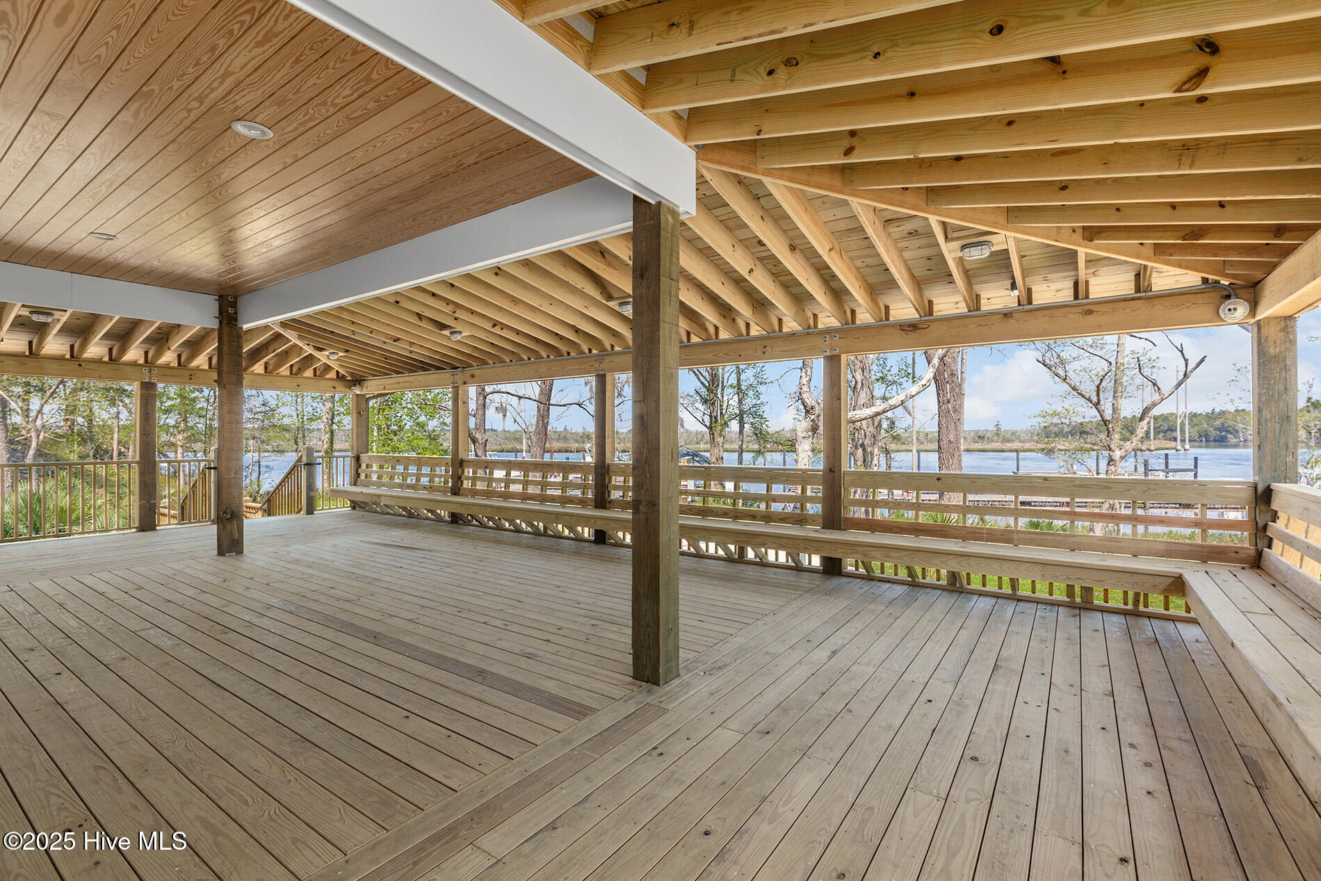 100556749 | Photo 82