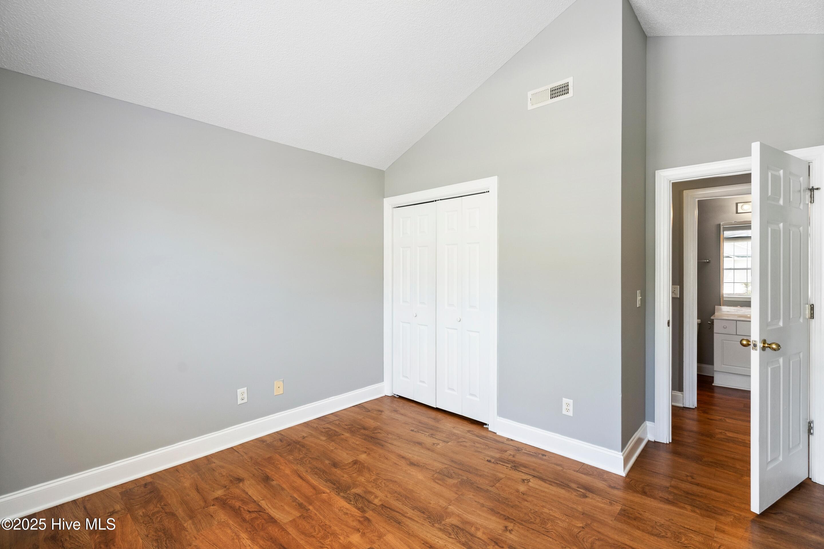 100527871 | Photo 32