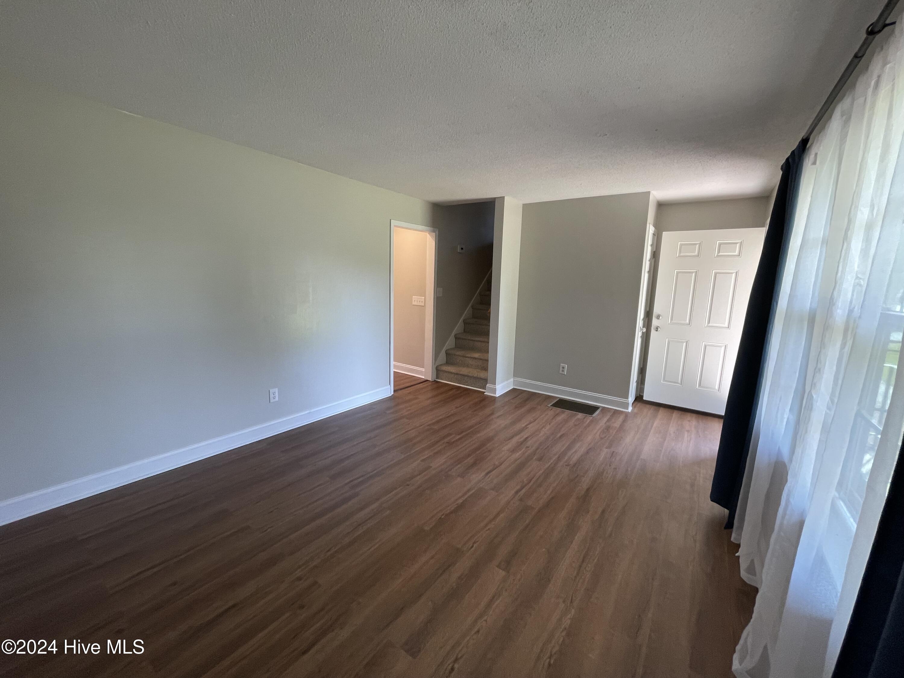 100549499 | Photo 19