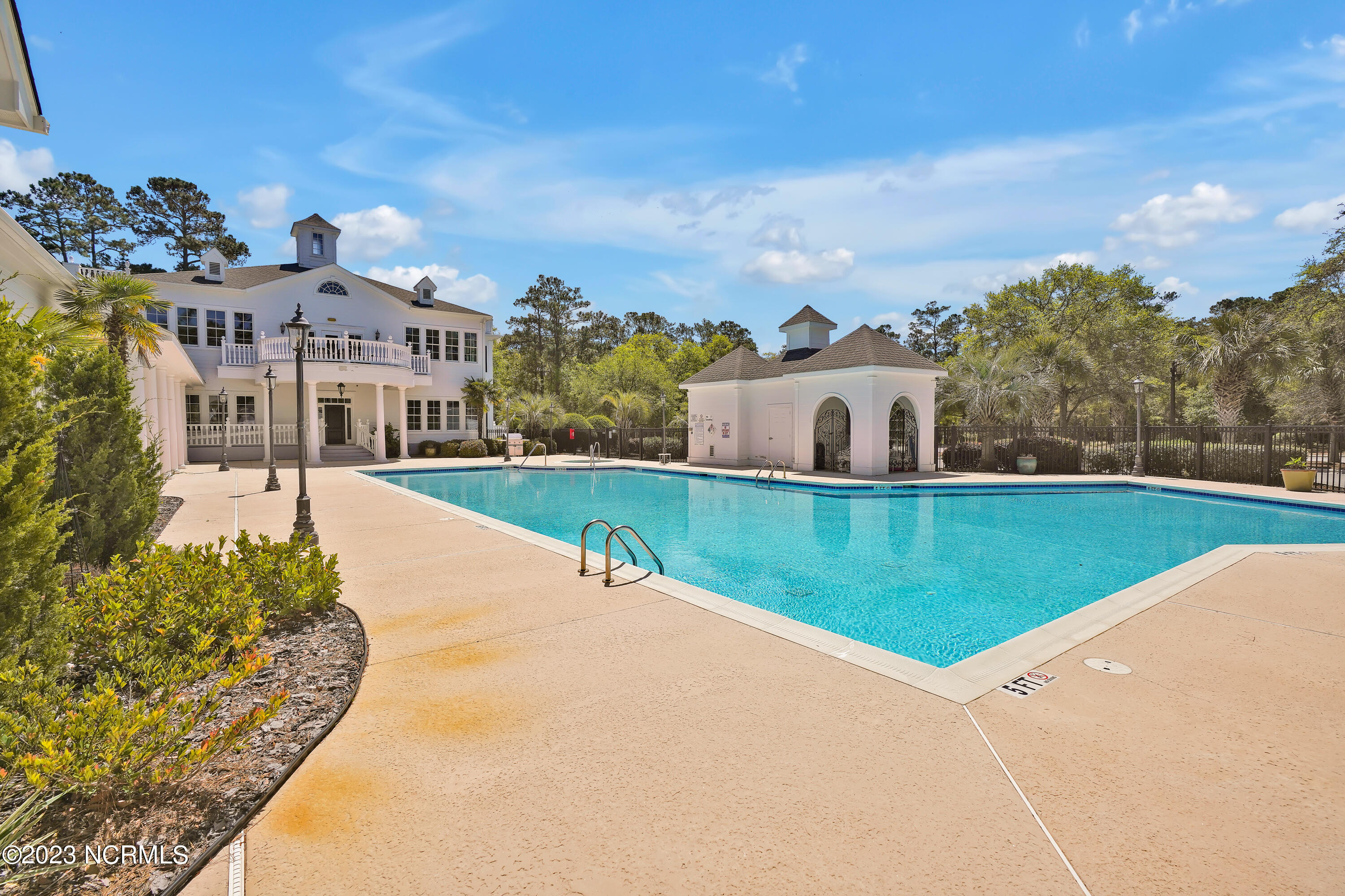 100562342 | Photo 13