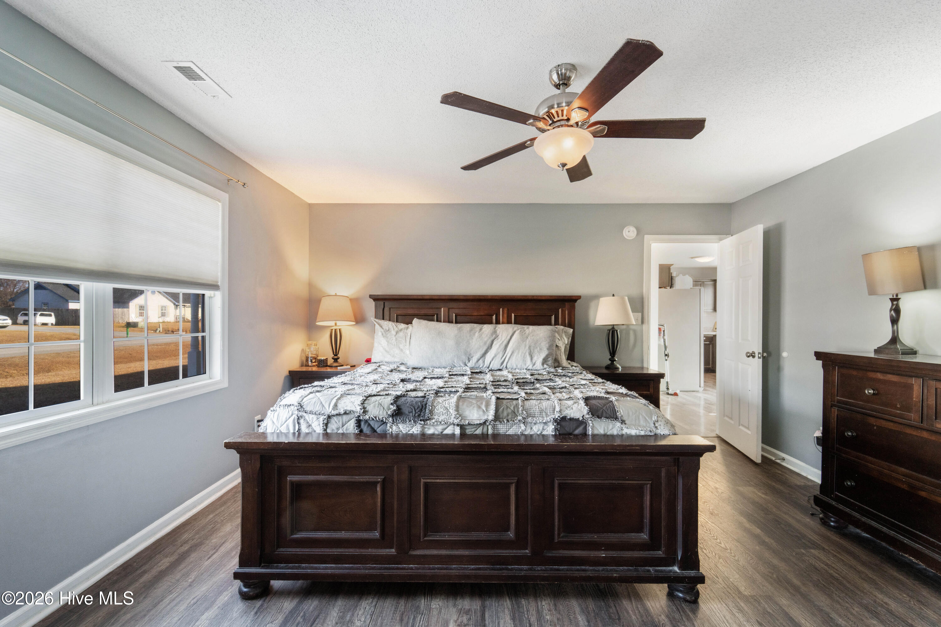 100548548 | Photo 24