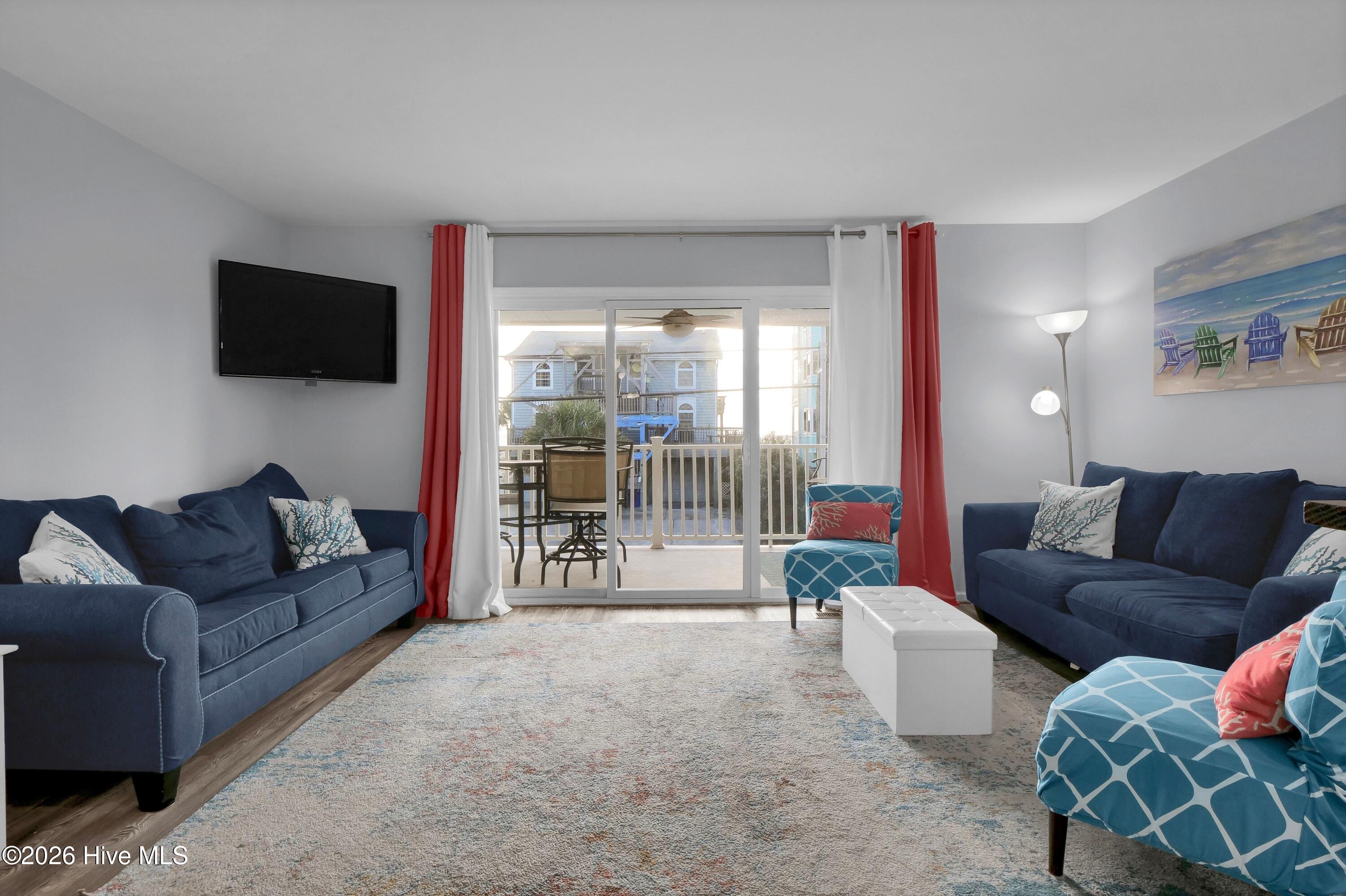 100549670 | Photo 16