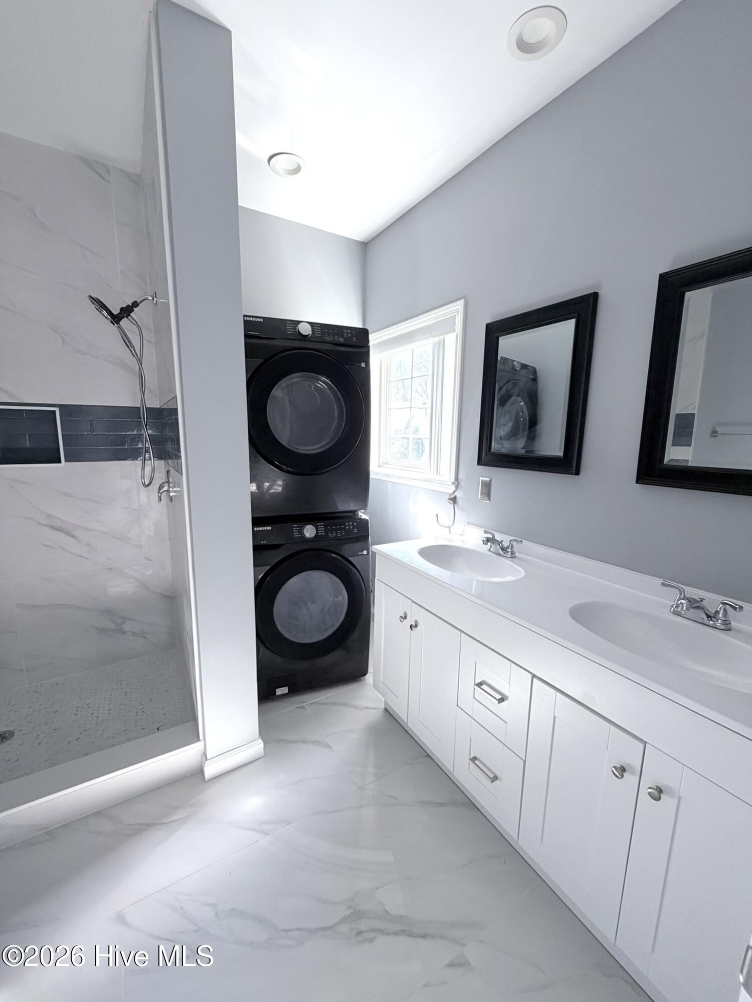 100557322 | Photo 14