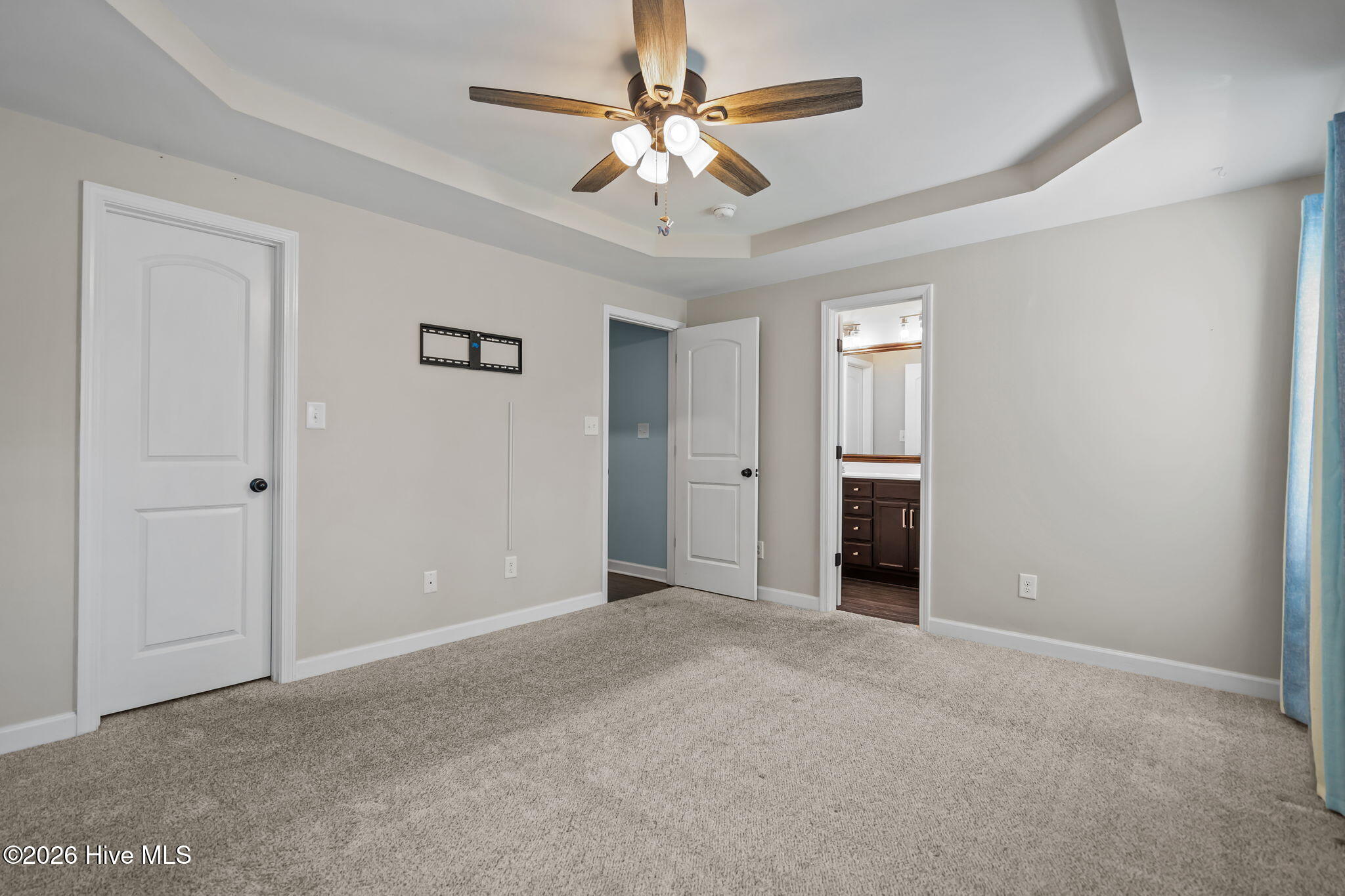 100561412 | Photo 16