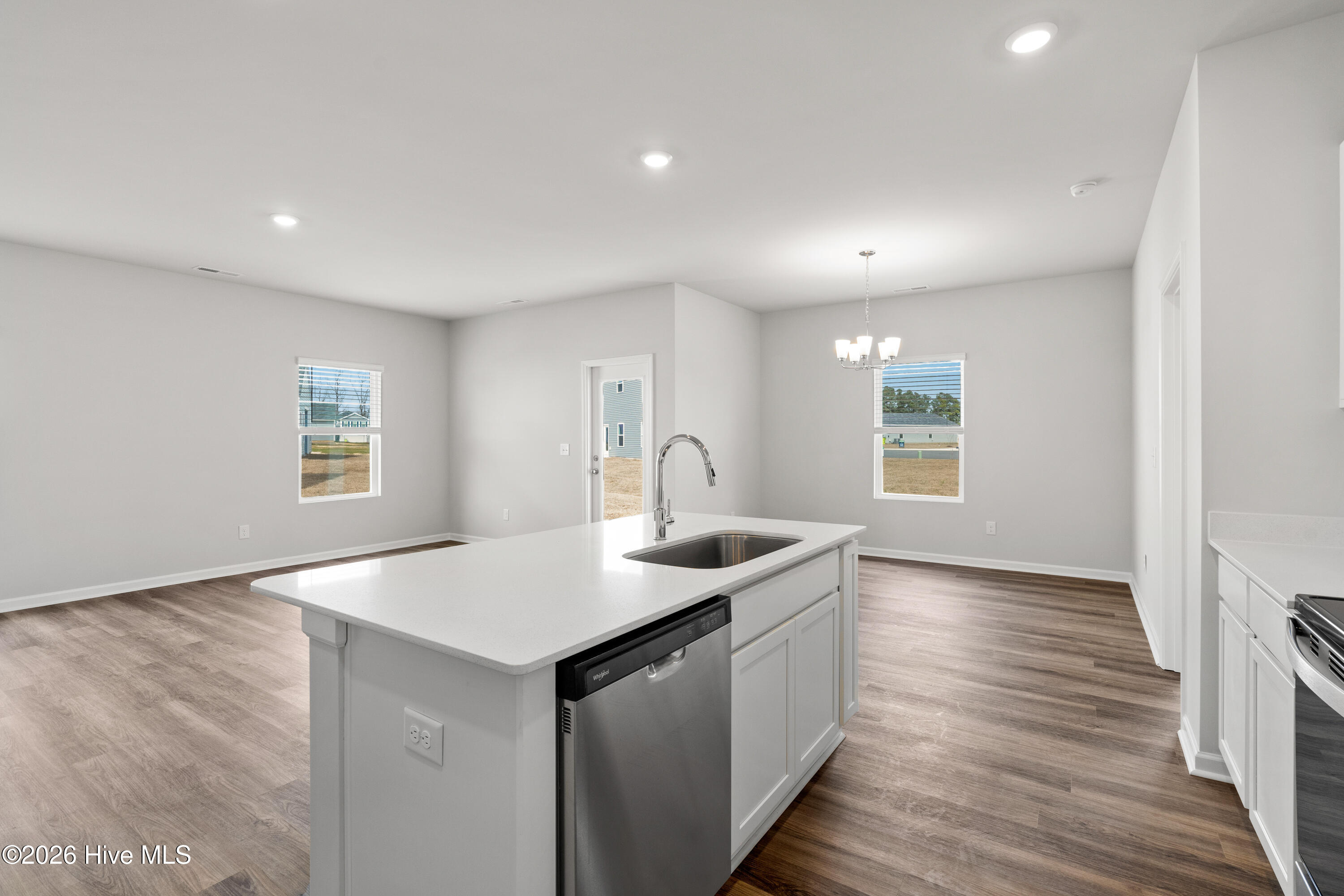 100534400 | Photo 17