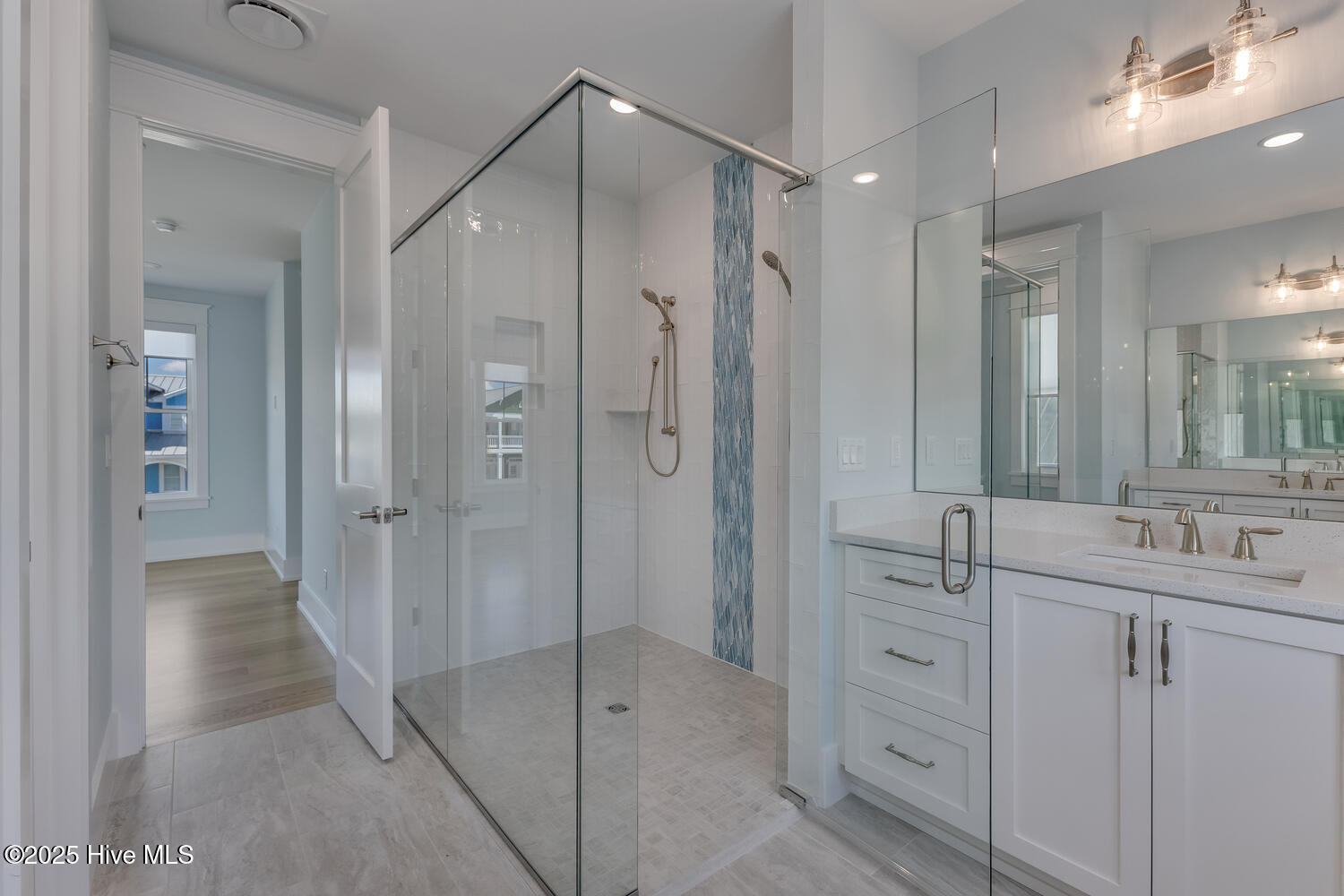 100537523 | Photo 34