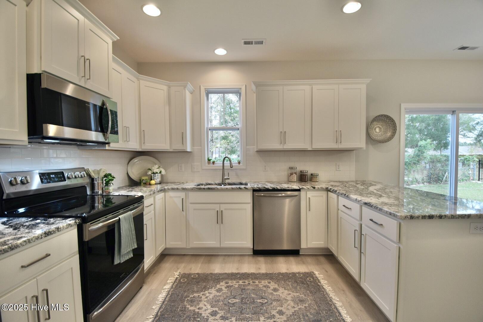 100528883 | Photo 12