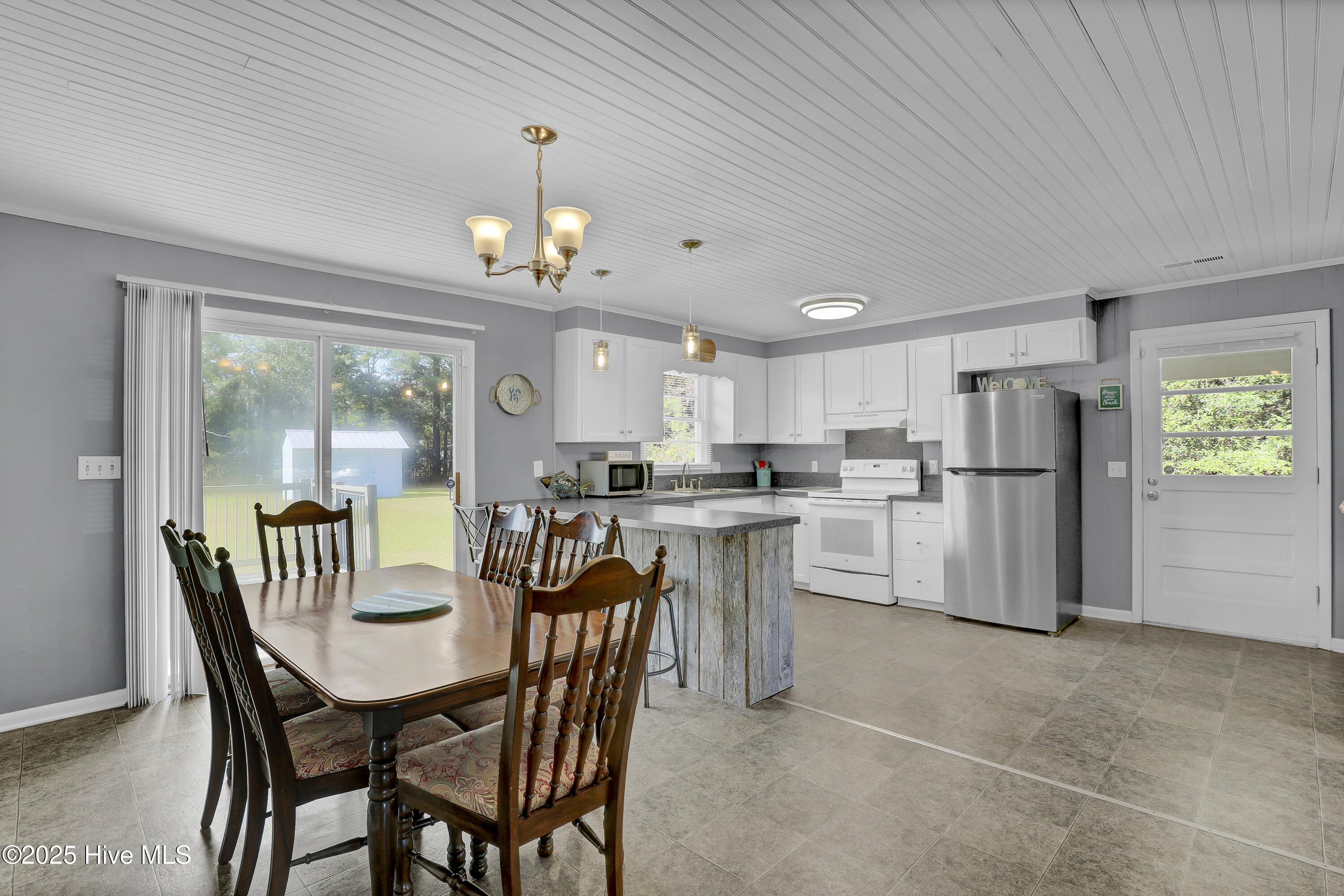 100533401 | Photo 17