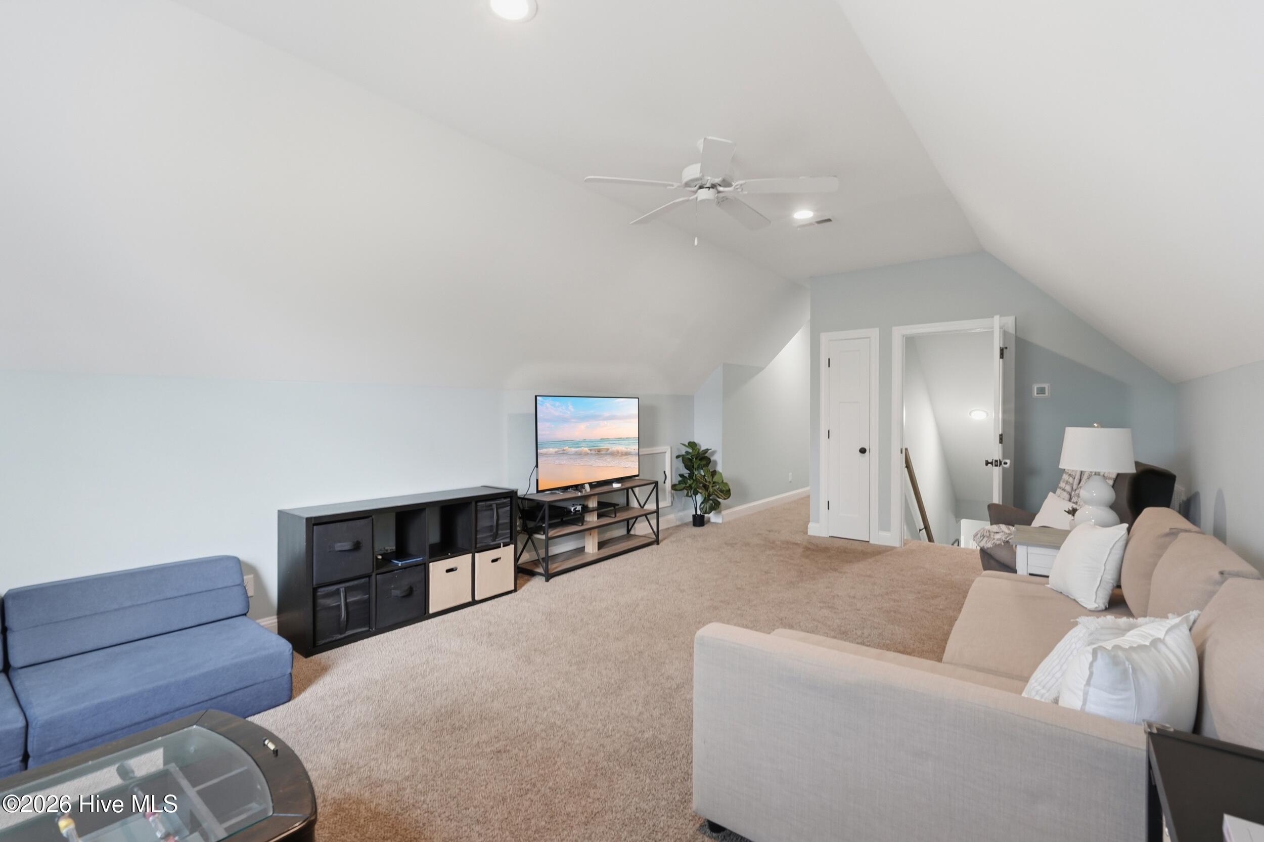 100565388 | Photo 51