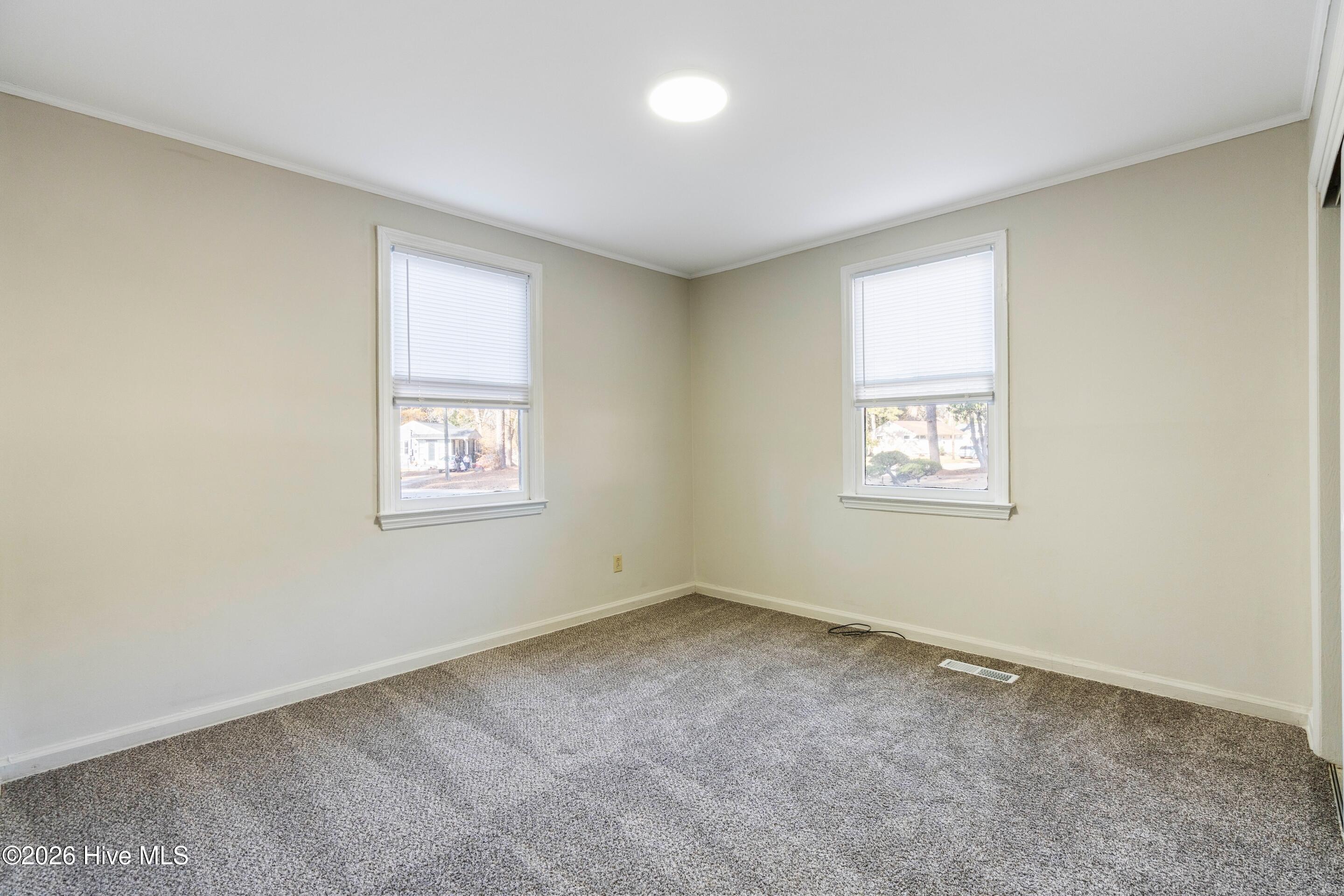 100547310 | Photo 12